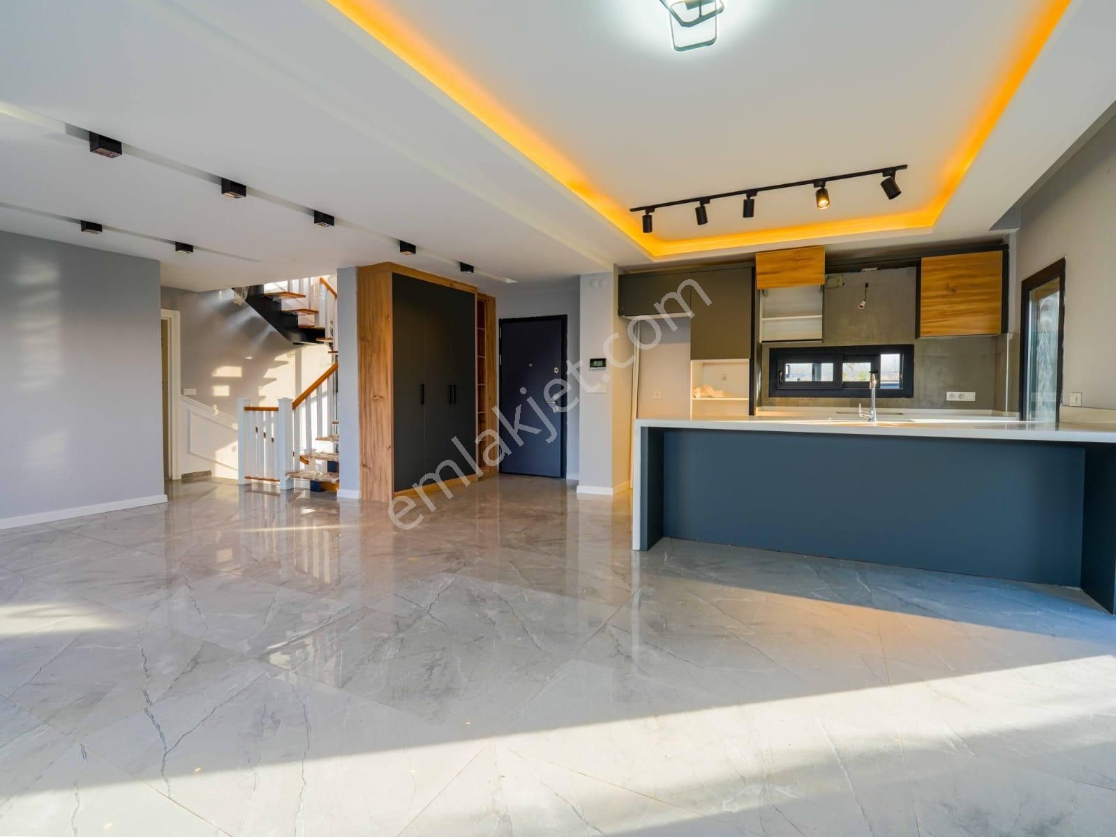 Kuşadası Soğucak'ta Oturuma Hazır Müstakil 6+1 Villa - Görsel 31