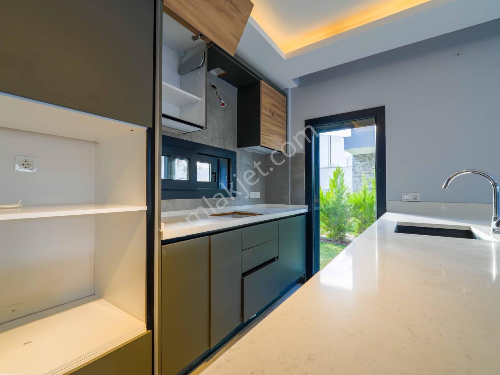 Kuşadası Soğucak'ta Oturuma Hazır Müstakil 6+1 Villa - Görsel 28