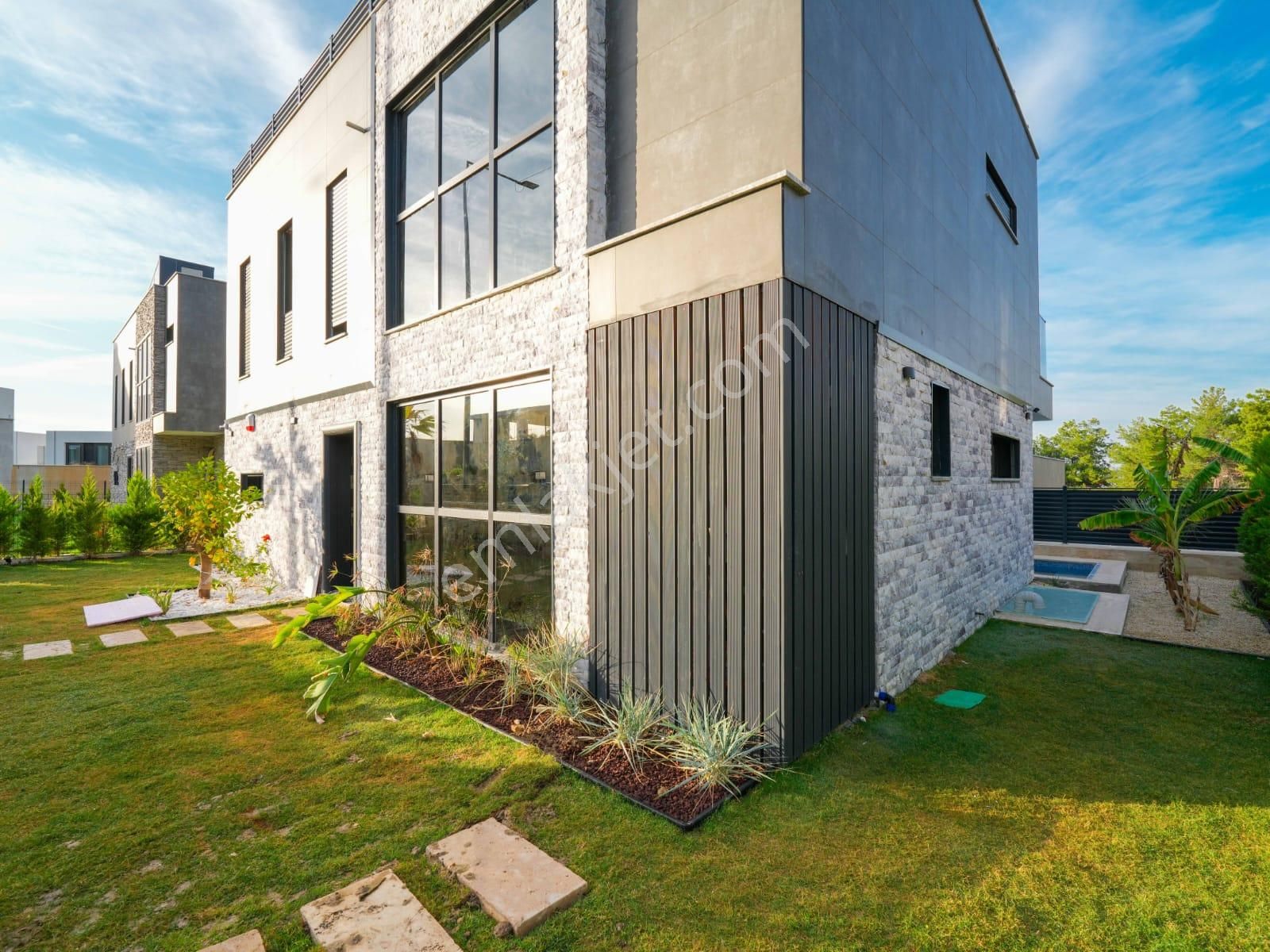 Kuşadası Soğucak'ta Oturuma Hazır Müstakil 6+1 Villa - Görsel 9