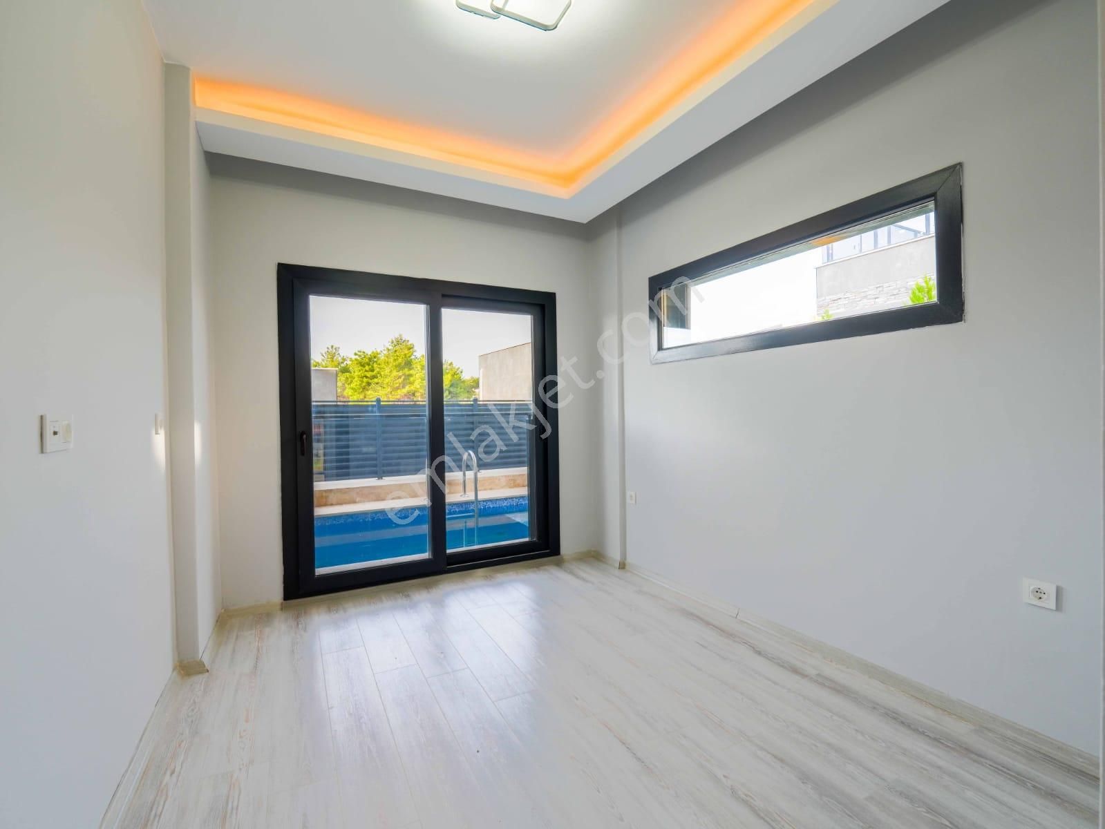 Kuşadası Soğucak'ta Oturuma Hazır Müstakil 6+1 Villa - Görsel 24