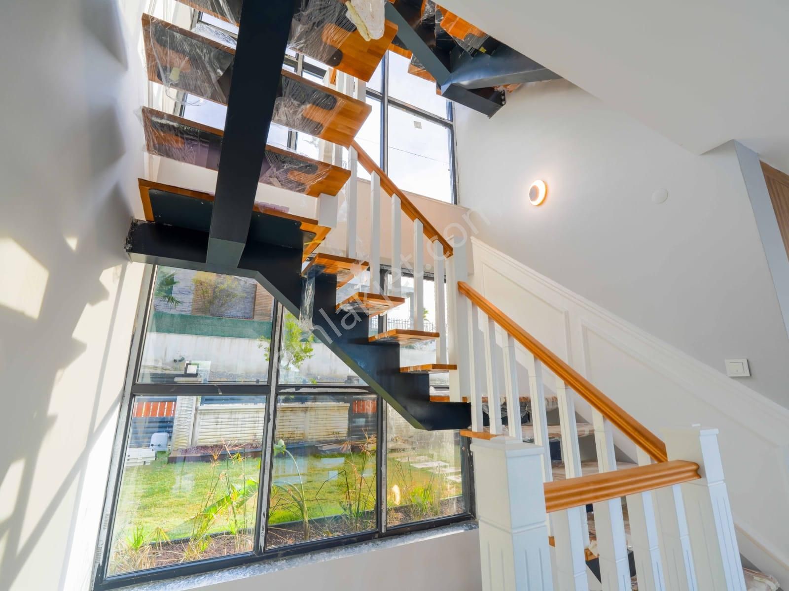 Kuşadası Soğucak'ta Oturuma Hazır Müstakil 6+1 Villa - Görsel 25