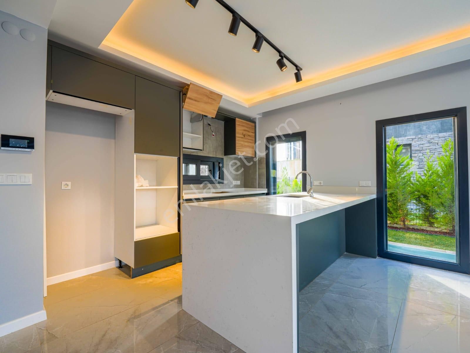 Kuşadası Soğucak'ta Oturuma Hazır Müstakil 6+1 Villa - Görsel 30