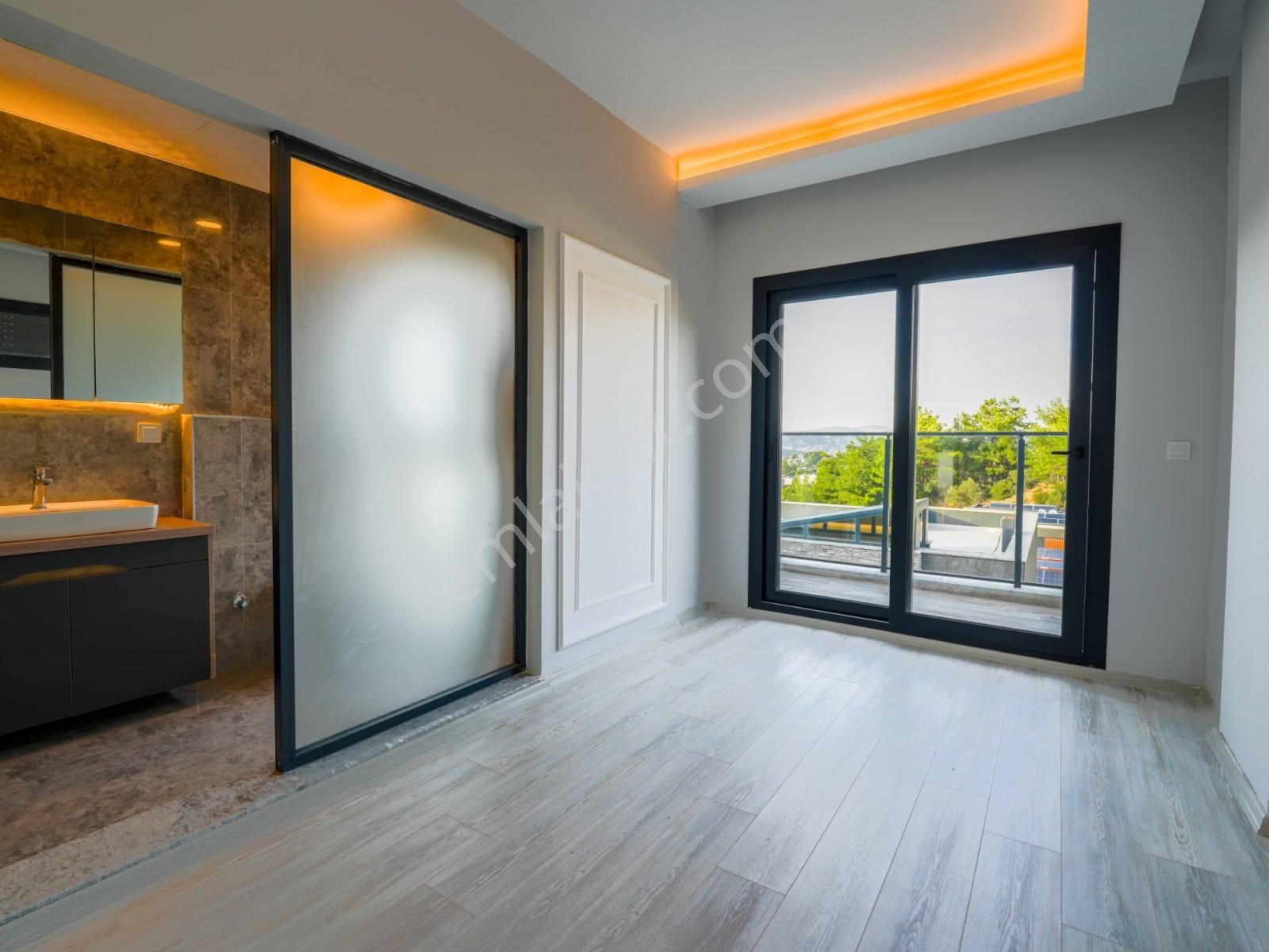 Kuşadası Soğucak'ta Oturuma Hazır Müstakil 6+1 Villa - Görsel 20