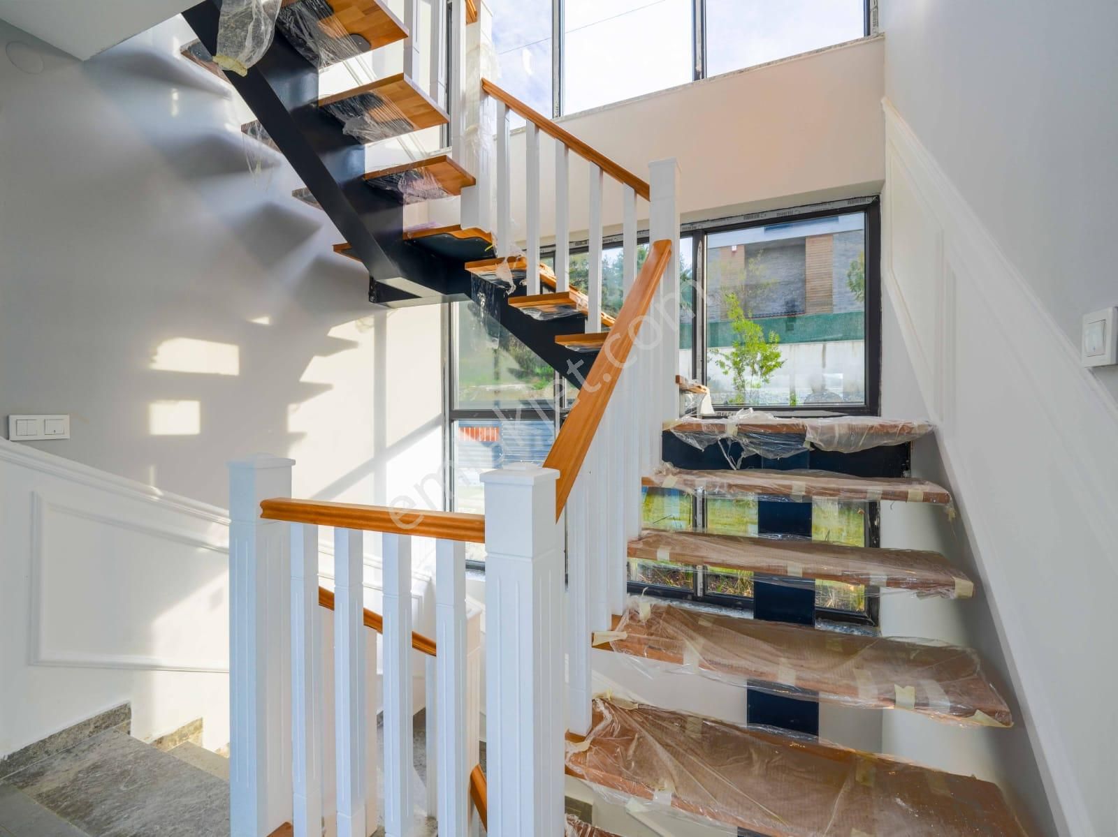 Kuşadası Soğucak'ta Oturuma Hazır Müstakil 6+1 Villa - Görsel 26