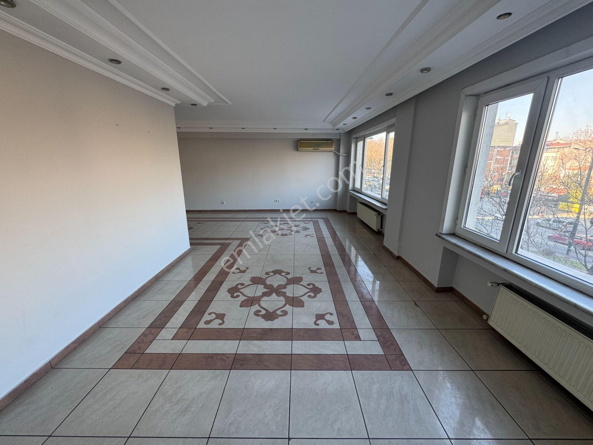 Turyap' Tan Çapa Millet Caddesinde Asansörlü Binada Çok Geniş 3+1 Kiralık Ofis - Görsel 17