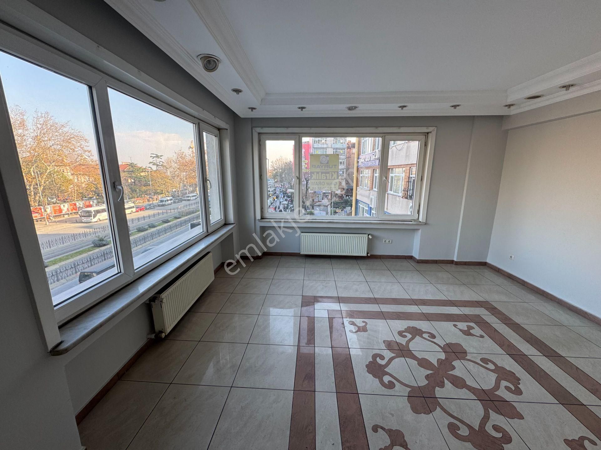 Turyap' Tan Çapa Millet Caddesinde Asansörlü Binada Çok Geniş 3+1 Kiralık Ofis - Görsel 24