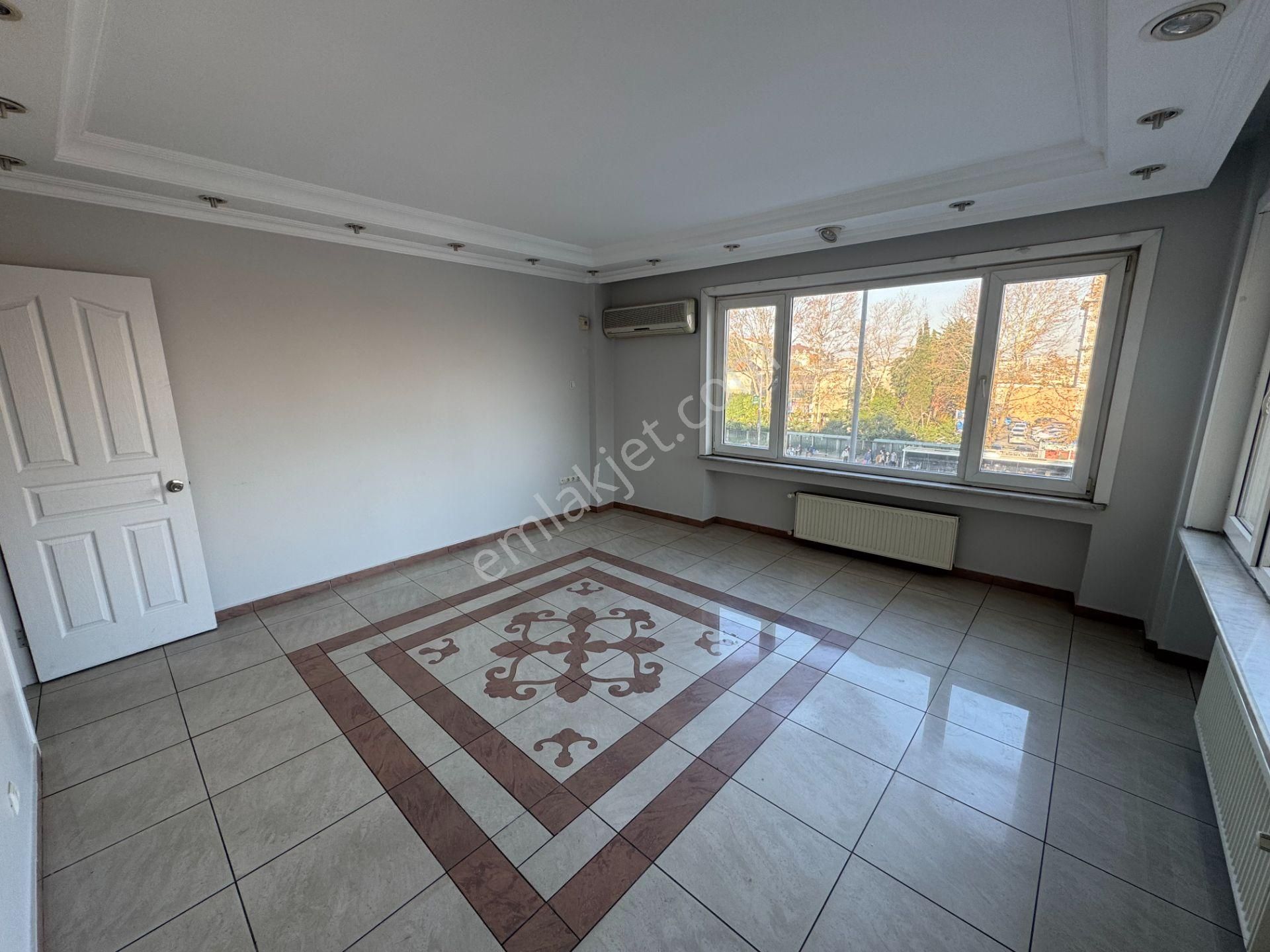 Turyap' Tan Çapa Millet Caddesinde Asansörlü Binada Çok Geniş 3+1 Kiralık Ofis - Görsel 22