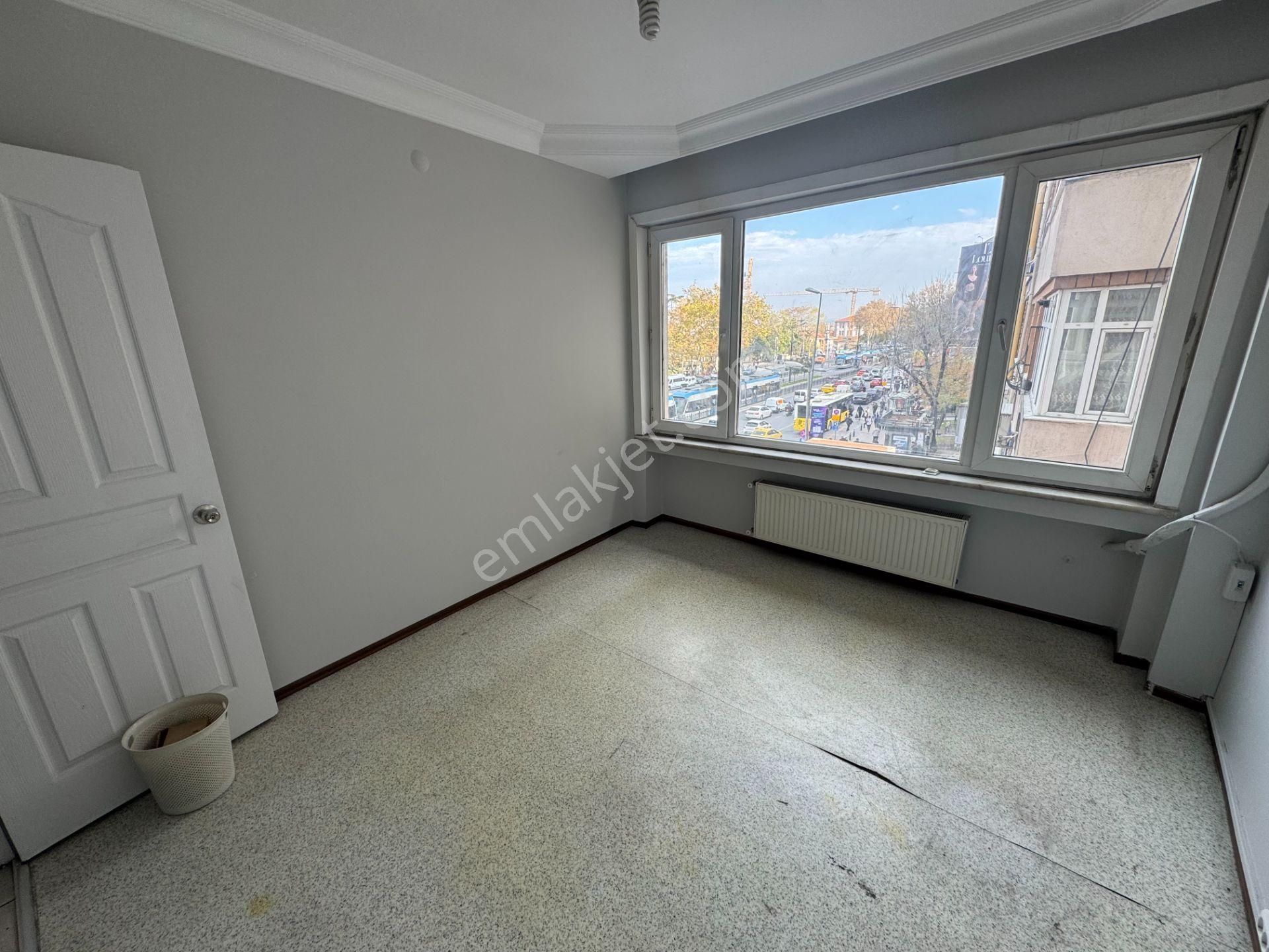 Turyap' Tan Çapa Millet Caddesinde Asansörlü Binada Çok Geniş 3+1 Kiralık Ofis - Görsel 6