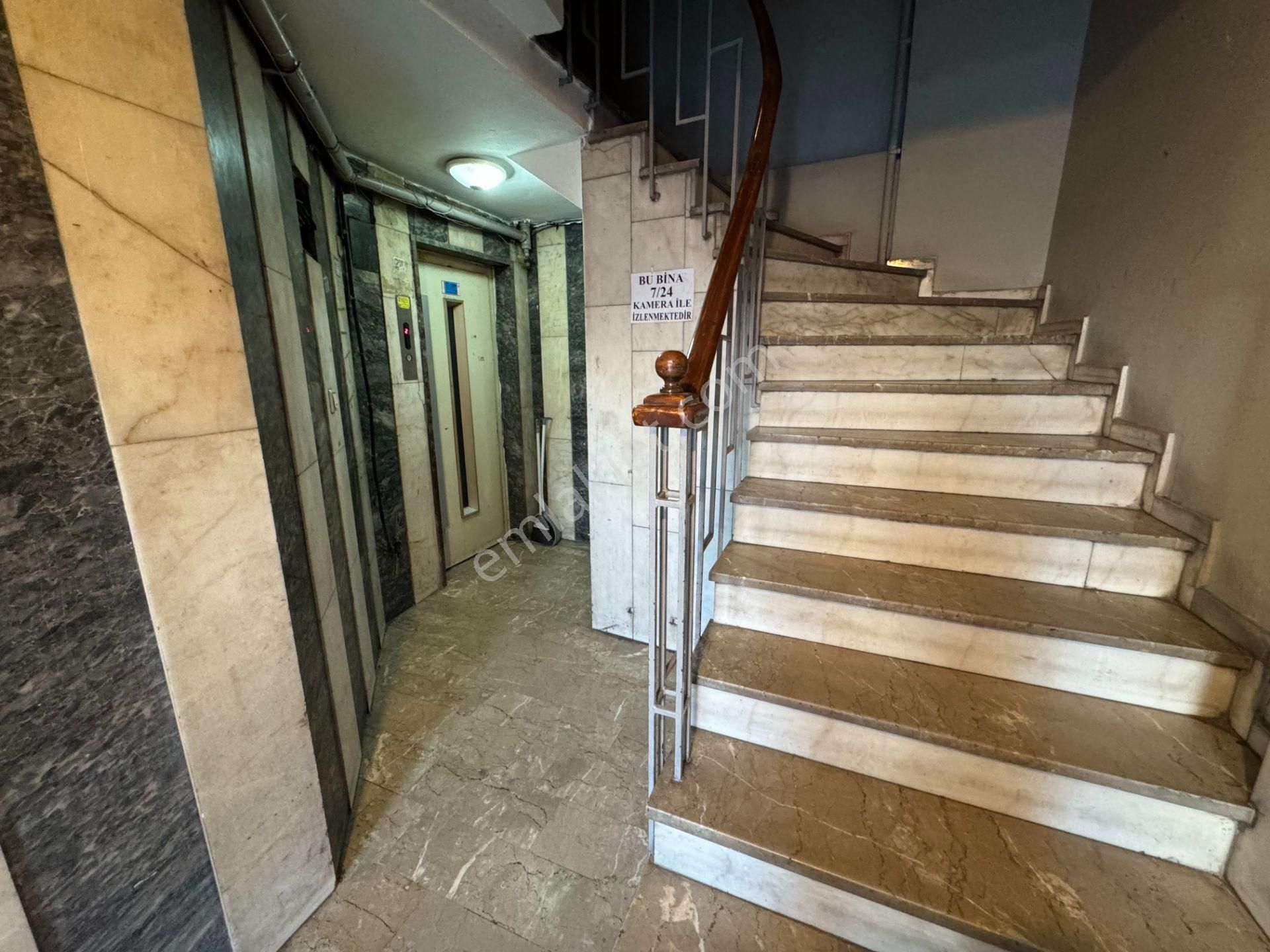 Turyap' Tan Çapa Millet Caddesinde Asansörlü Binada Çok Geniş 3+1 Kiralık Ofis - Görsel 15