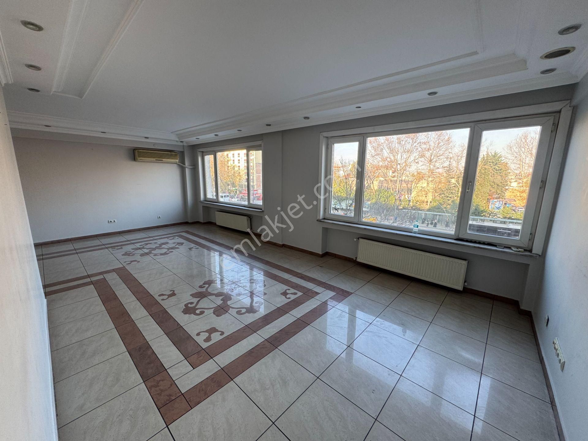 Turyap' Tan Çapa Millet Caddesinde Asansörlü Binada Çok Geniş 3+1 Kiralık Ofis - Görsel 2