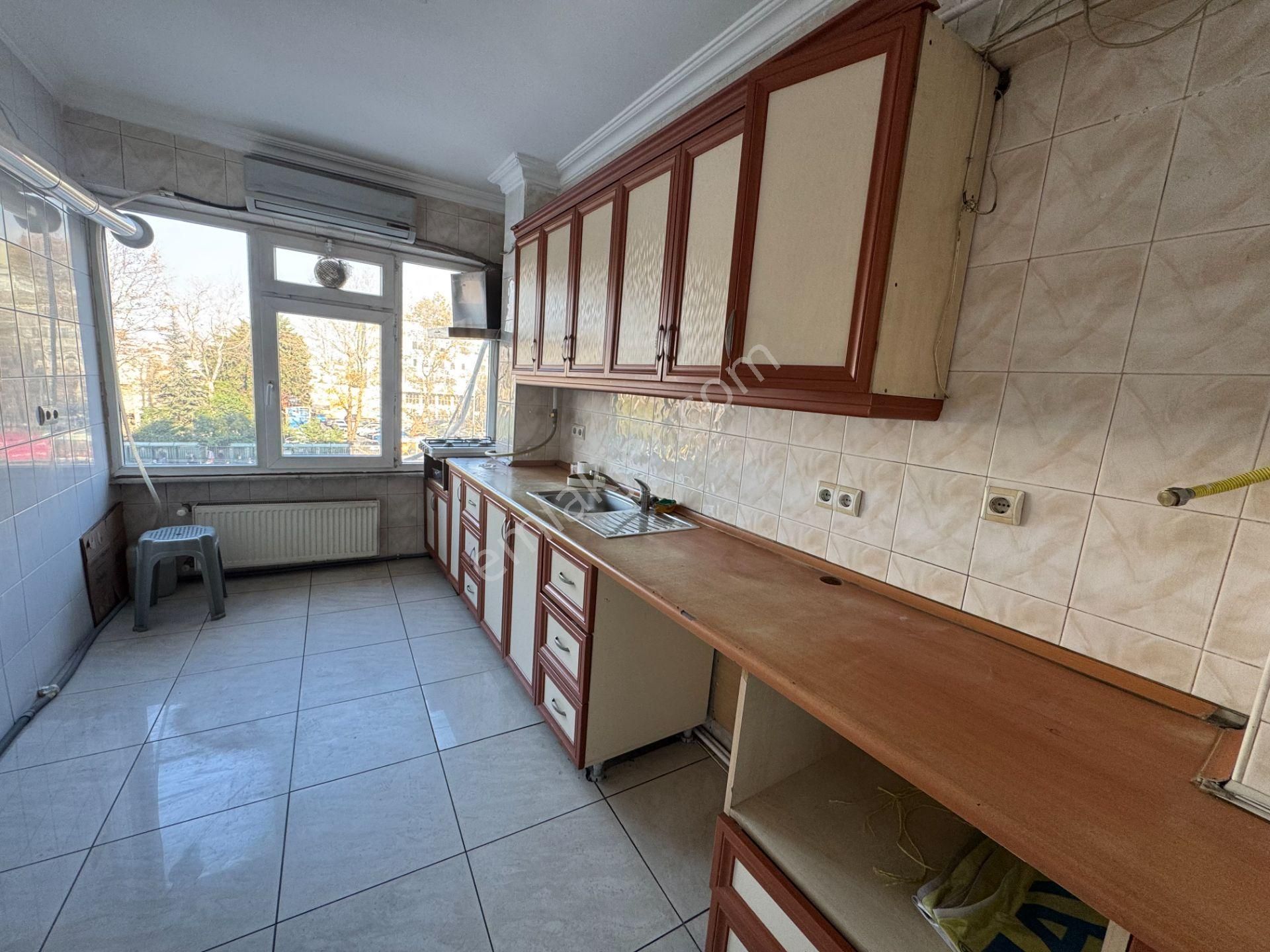 Turyap' Tan Çapa Millet Caddesinde Asansörlü Binada Çok Geniş 3+1 Kiralık Ofis - Görsel 9