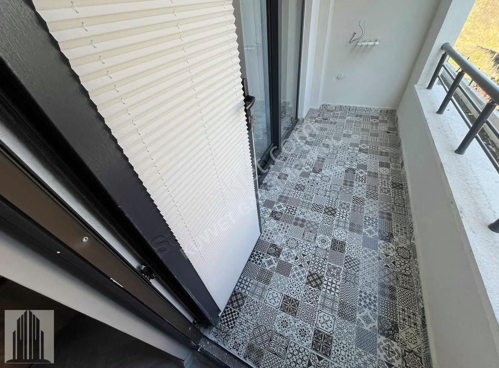 Kuvvet Den Ara Kat Lüx Dizayn Eşyalı Satılık 1+1 Daire.!! - Görsel 2