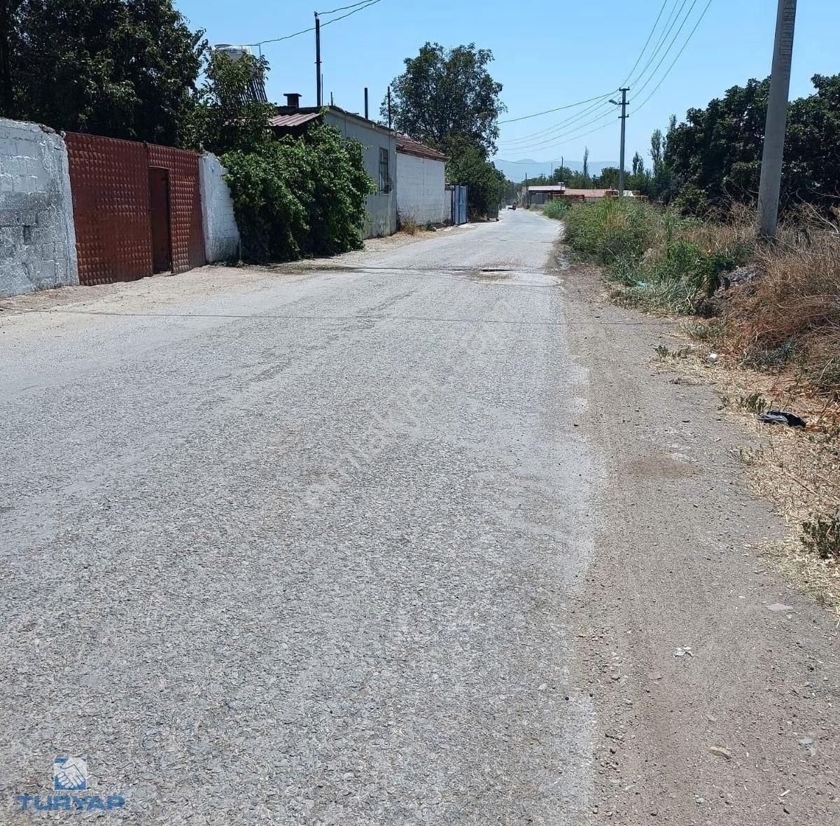 Turyap'tan Bayındır Yeşilova Köy İçinde 10.032 M2 Satılık Tarla