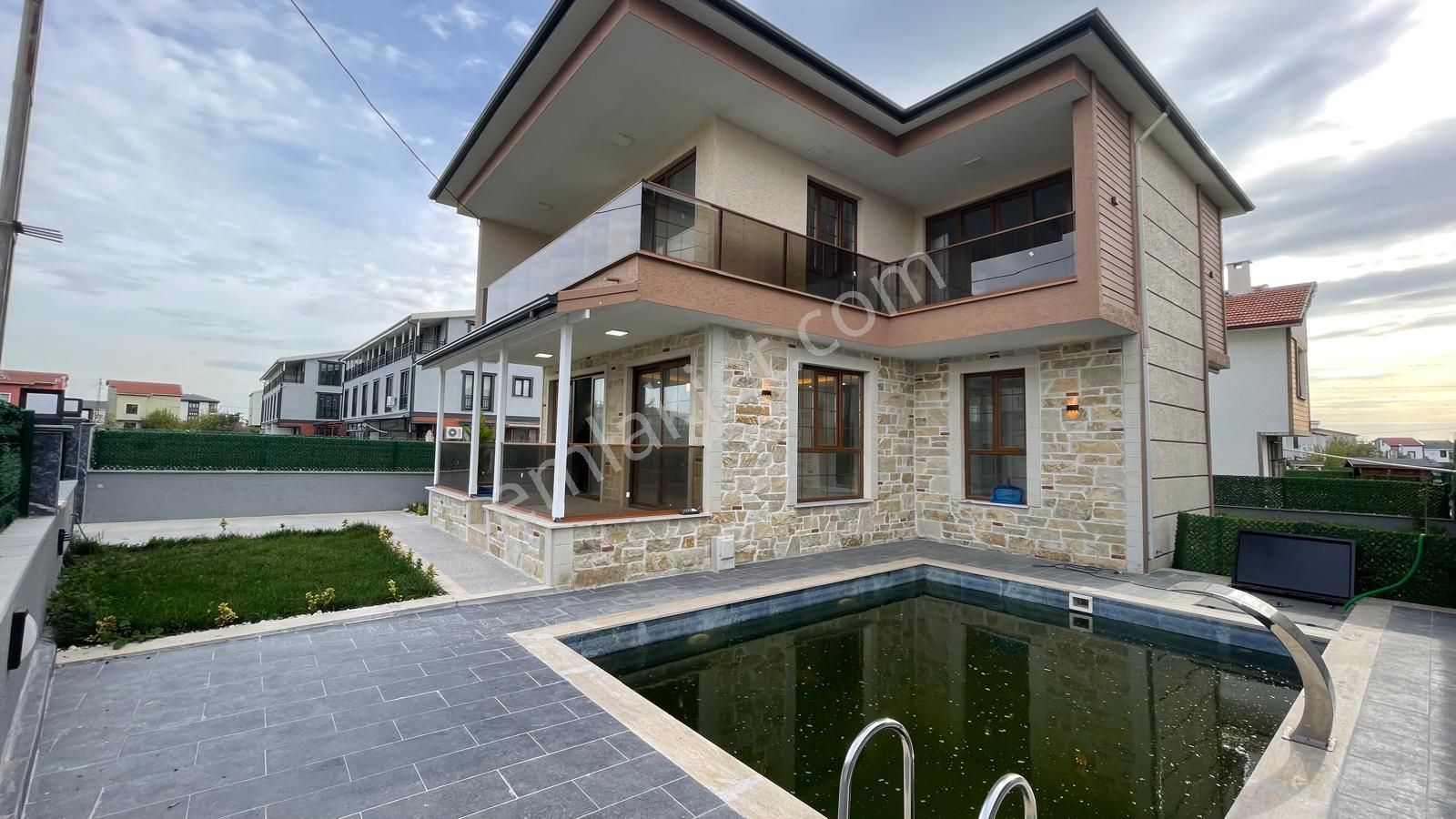 ^^ Koyuncu Gyrm ^^ 320m Arsa İçerisinde Muhteşem Havuzlu Villa Araba Takas Çek Vade