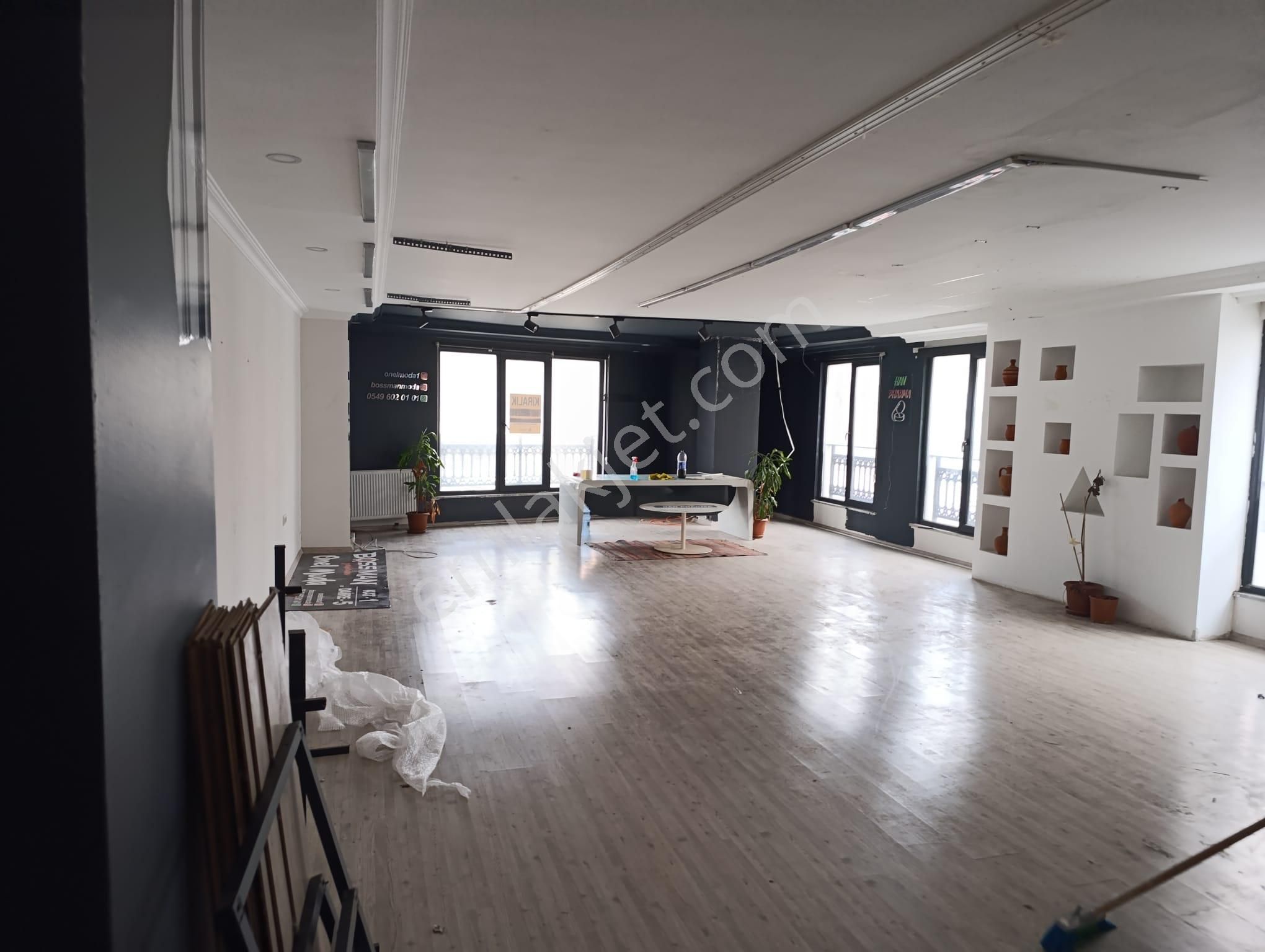 Üç Kardeşler'den İsmetpaşa Mh 100m2 Kiralık Dükkan