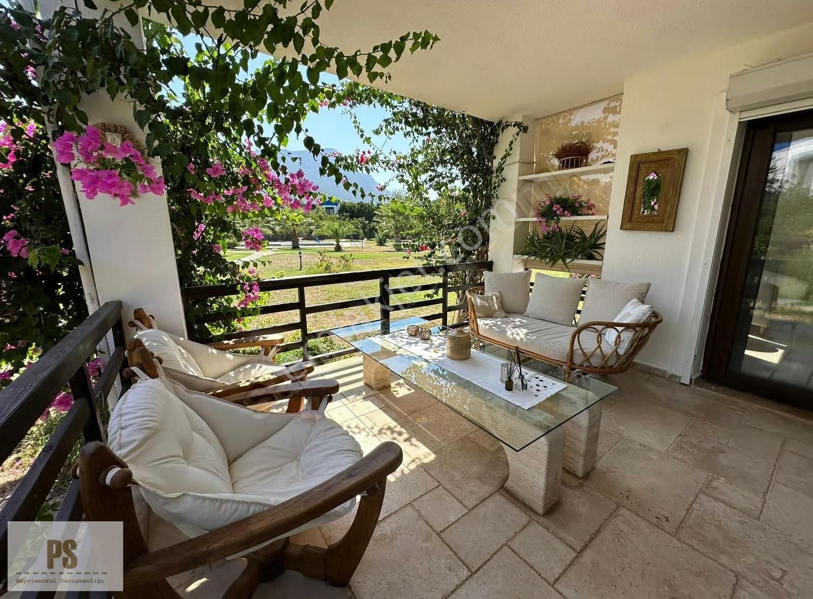 Göltürkbükü'nde Geniş Teraslı, Havuzlu, Doğa İçinde 2+1 Daire