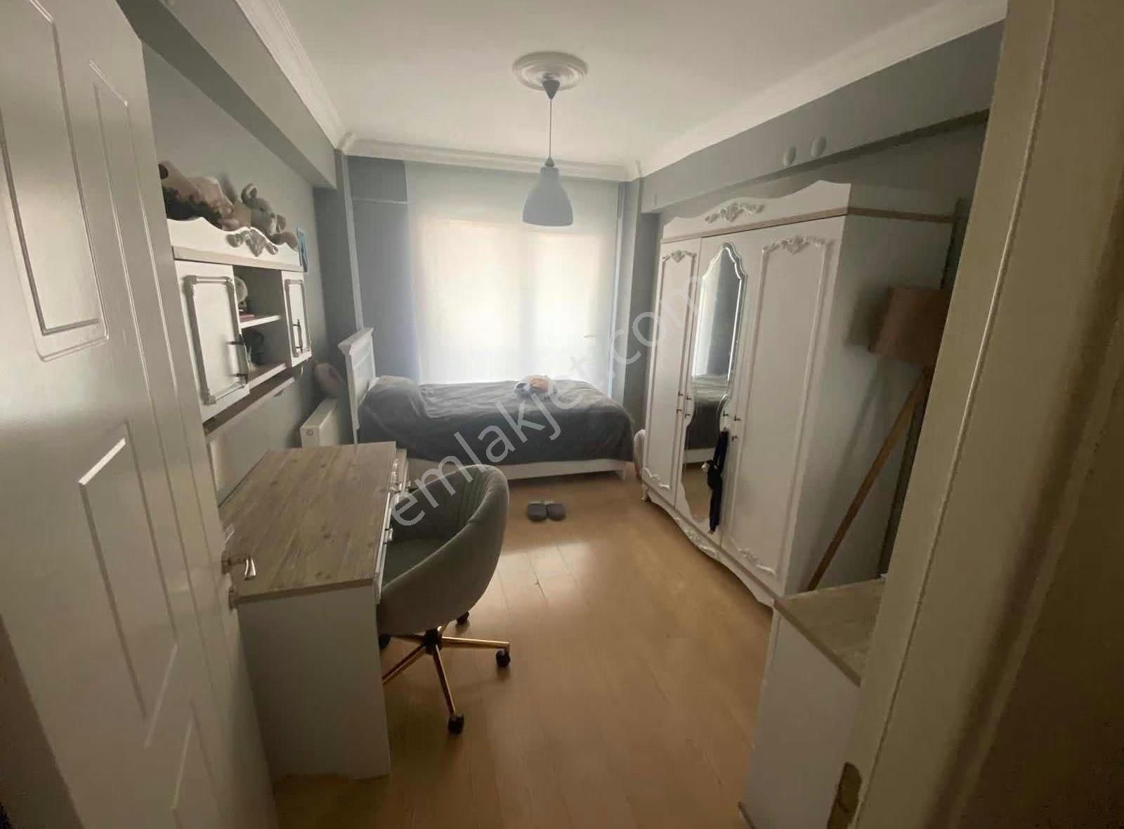 Barış Sitesinde Havuz Cepheli 3+1 Daire - Görsel 18