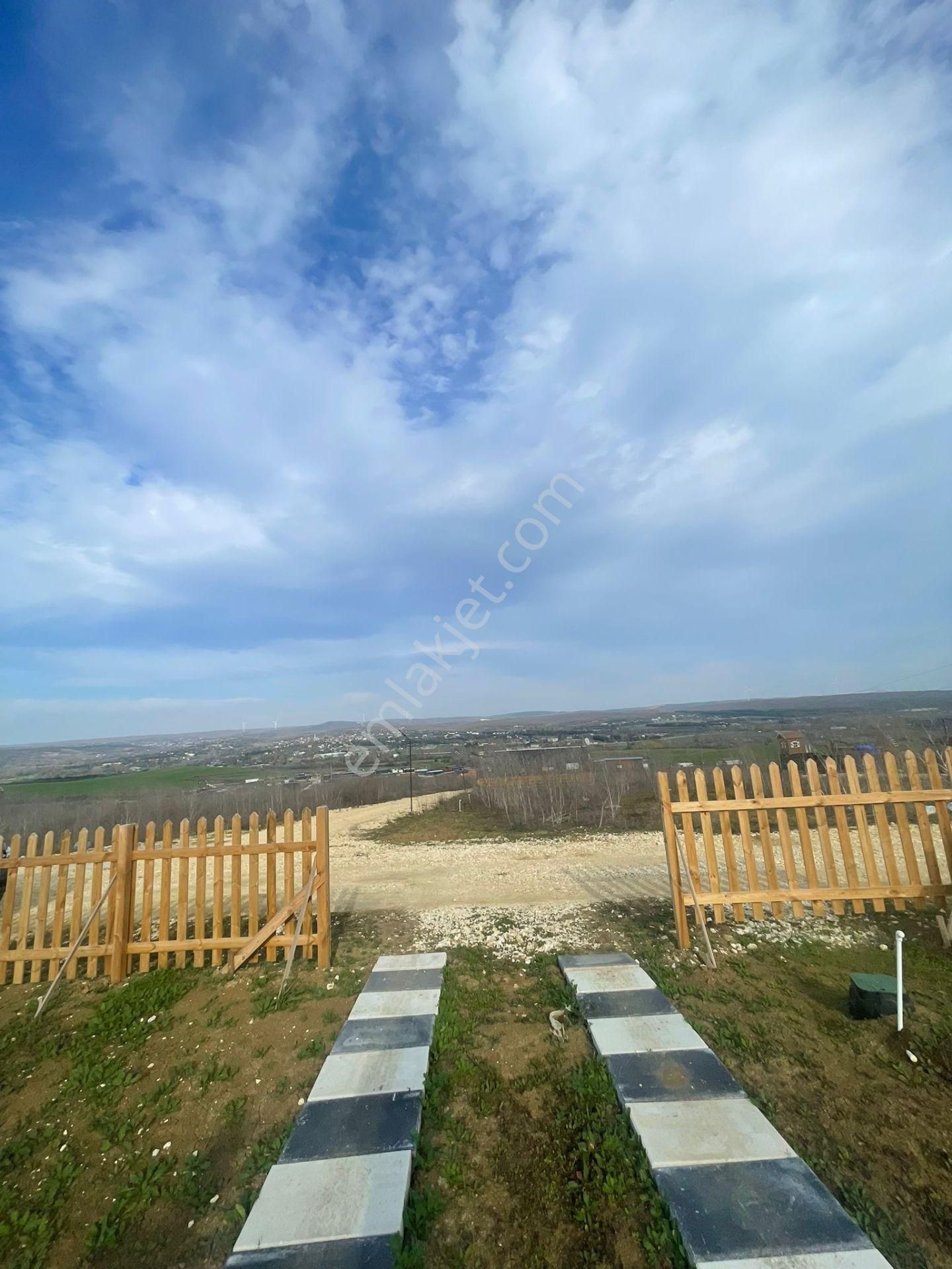 Çatalca Kabakça'da Elektrik Su Mevcut 200m2 Yerleşim İçi Parsel - Görsel 8