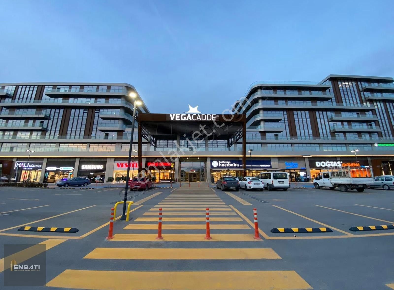 Vega Cadde Teraslı Özel Tasarım Eşyalı Ofis / Enbatı A.ş.