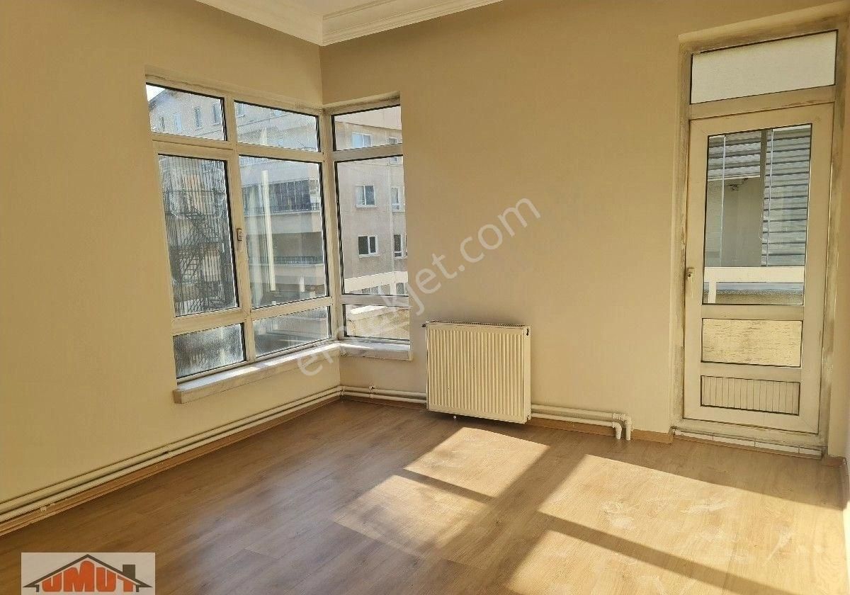 Beşevler Metrosuna Çok Yakın Katta Kombili 3+1 - Görsel 7