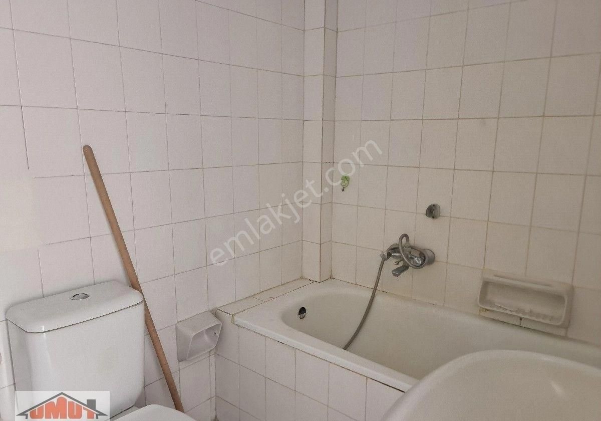 Beşevler Metrosuna Çok Yakın Katta Kombili 3+1 - Görsel 8