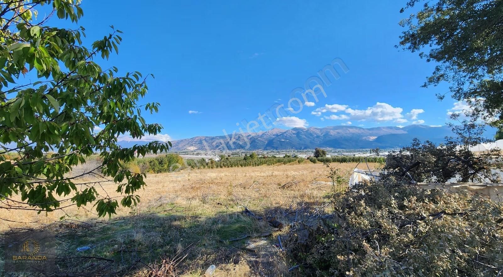 Elmalı İslamlar Mahallesinde 2+1 Yayla Evi Ve 3229 M² Arsası