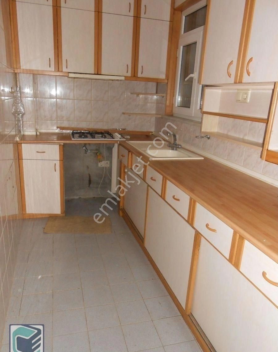 Bakırköy Y.mah Marmaraya İki Sok Semt Pazarına Bir Sk Mesafe Ara Kat Salonu 25 M2 Olan 2+1 95 - Görsel 7