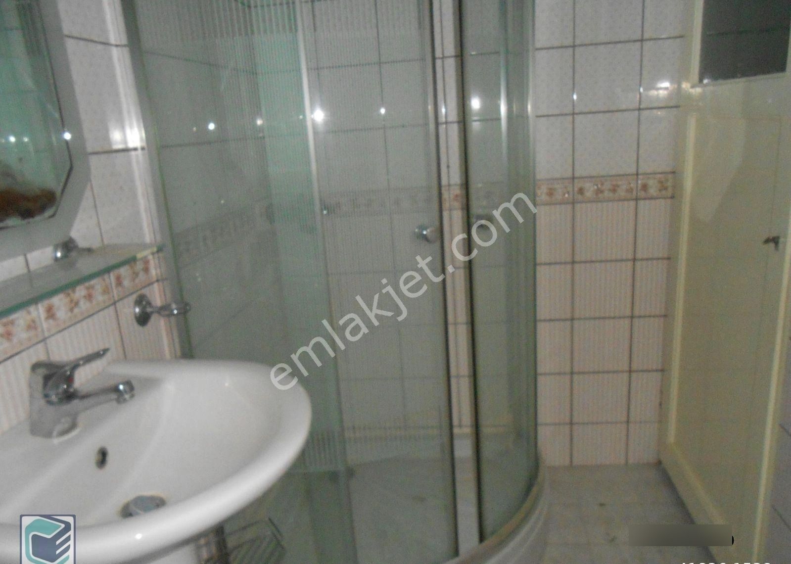 Bakırköy Y.mah Marmaraya İki Sok Semt Pazarına Bir Sk Mesafe Ara Kat Salonu 25 M2 Olan 2+1 95 - Görsel 4