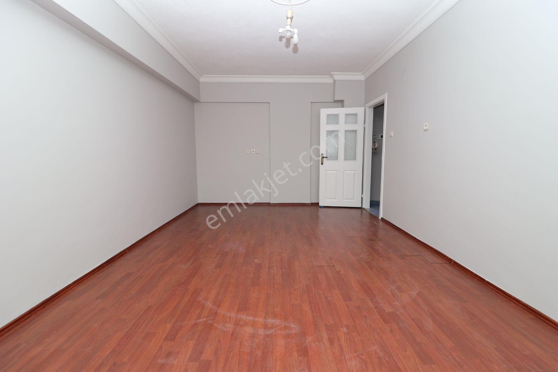 Akif'ten Topçu'da İstasyon Cd.ve Trene Yakın Arakat 3+1 Kiralık Daire