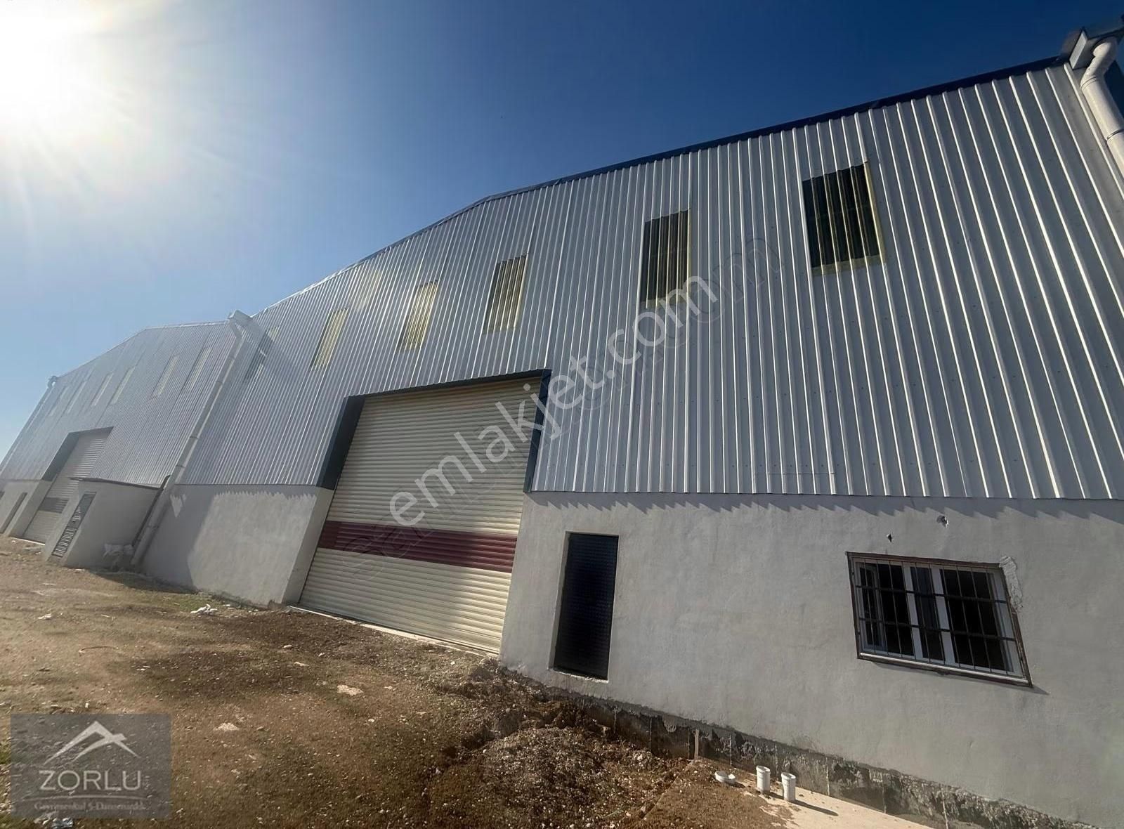 Zorlu Gayrimenkul'den Levent Mah'de 1000m2 Depo İşyeri Kiralık