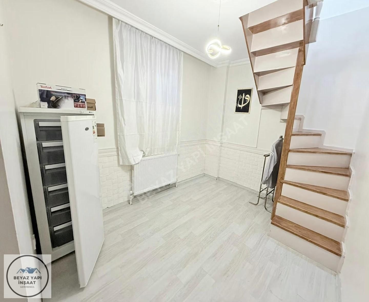 Beyaz Yapıdan Metroya Yakın Konumda Işık Alan Ferah Yüksek Giriş - Görsel 21