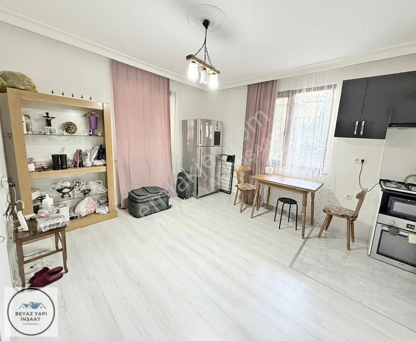 Beyaz Yapıdan Metroya Yakın Konumda Işık Alan Ferah Yüksek Giriş - Görsel 6