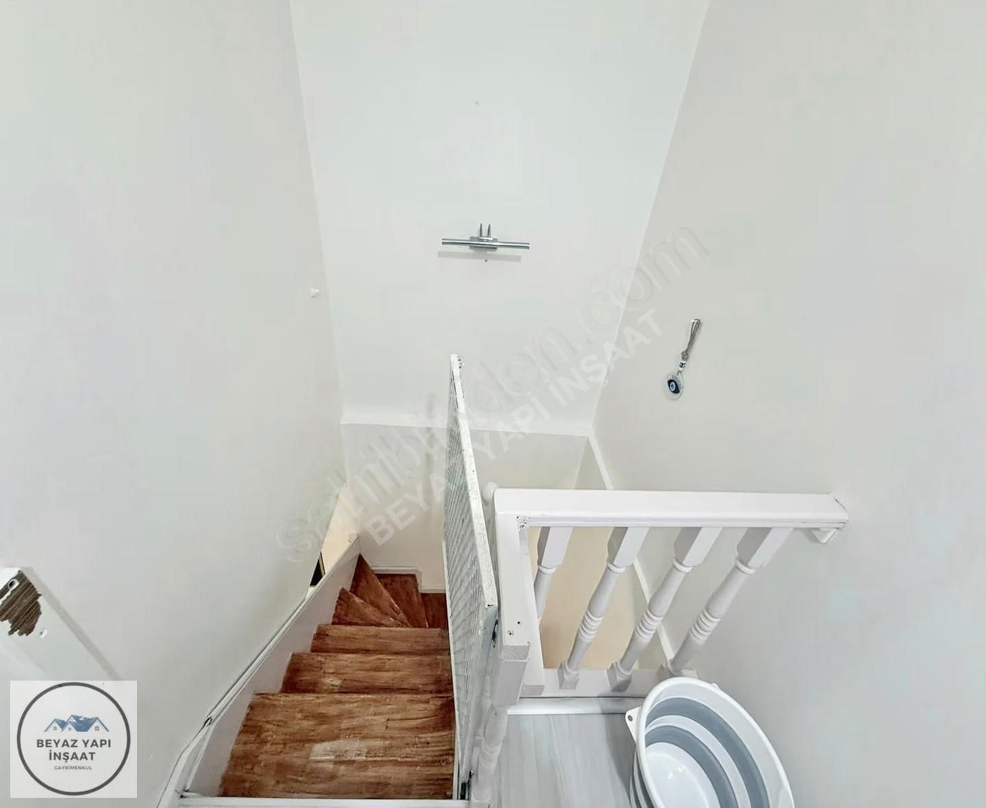 Beyaz Yapıdan Metroya Yakın Konumda Işık Alan Ferah Yüksek Giriş - Görsel 20