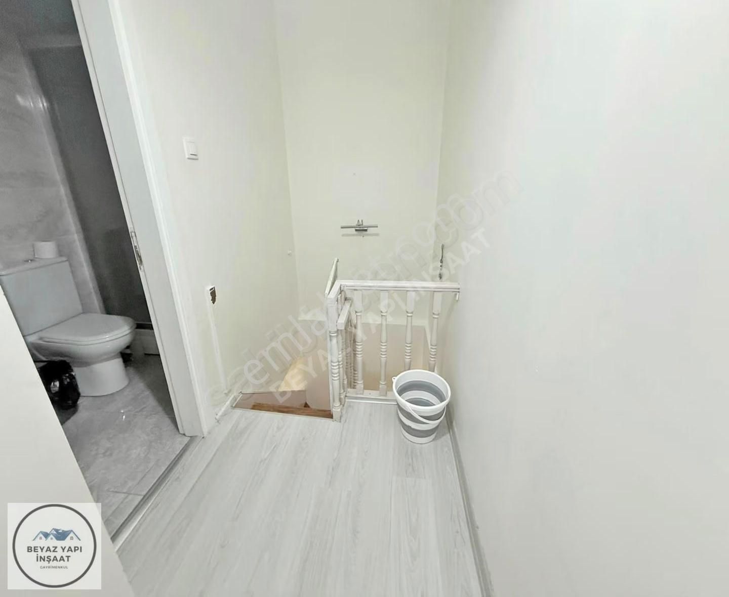 Beyaz Yapıdan Metroya Yakın Konumda Işık Alan Ferah Yüksek Giriş - Görsel 4