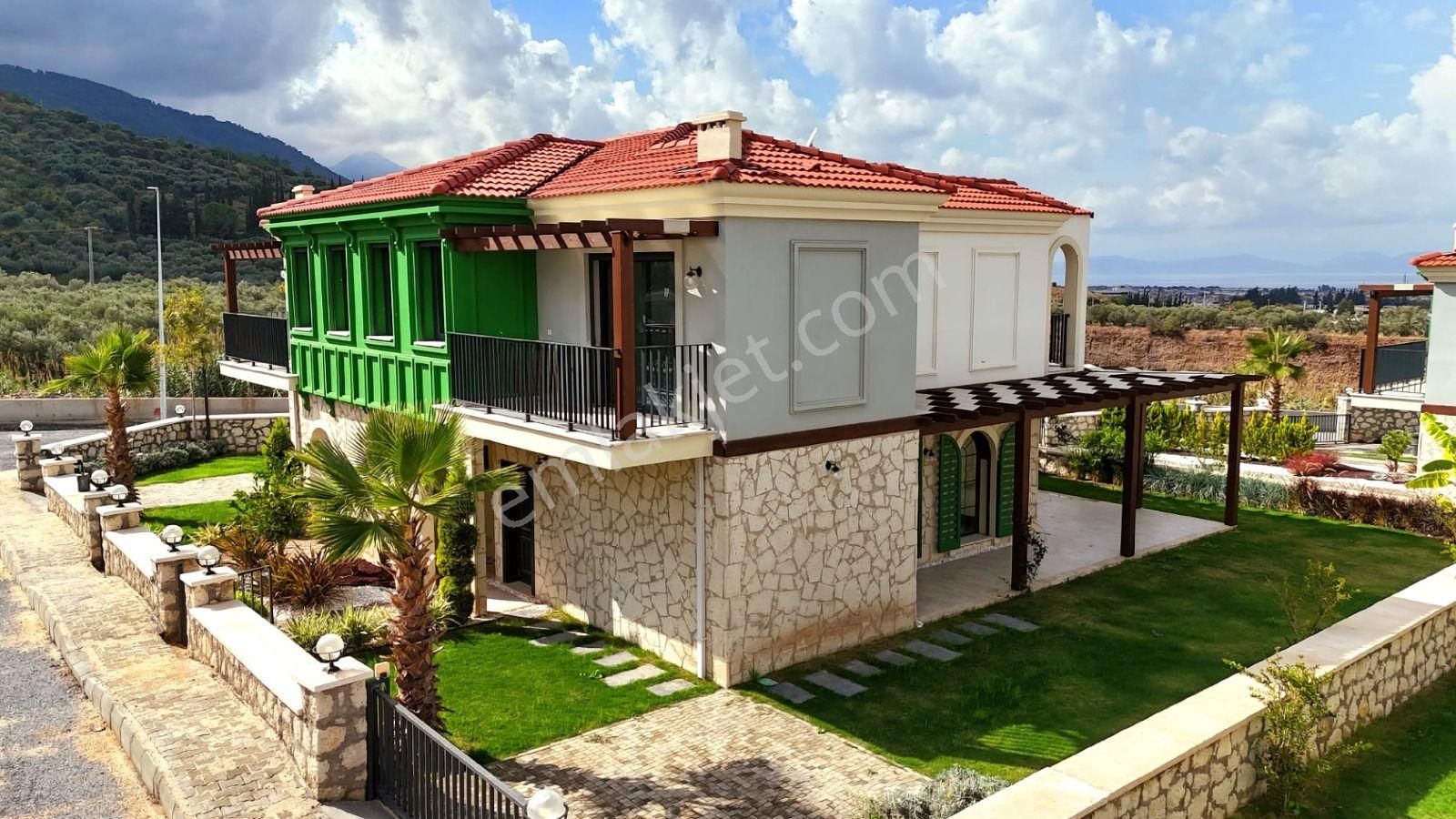 Kuşadası'nda Deniz Ve Doğa Manzaralı Özel Mimari Son Villalar