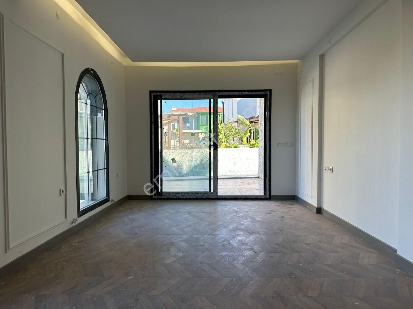 Kuşadası'nda Deniz Ve Doğa Manzaralı Özel Mimari Son Villalar - Görsel 23