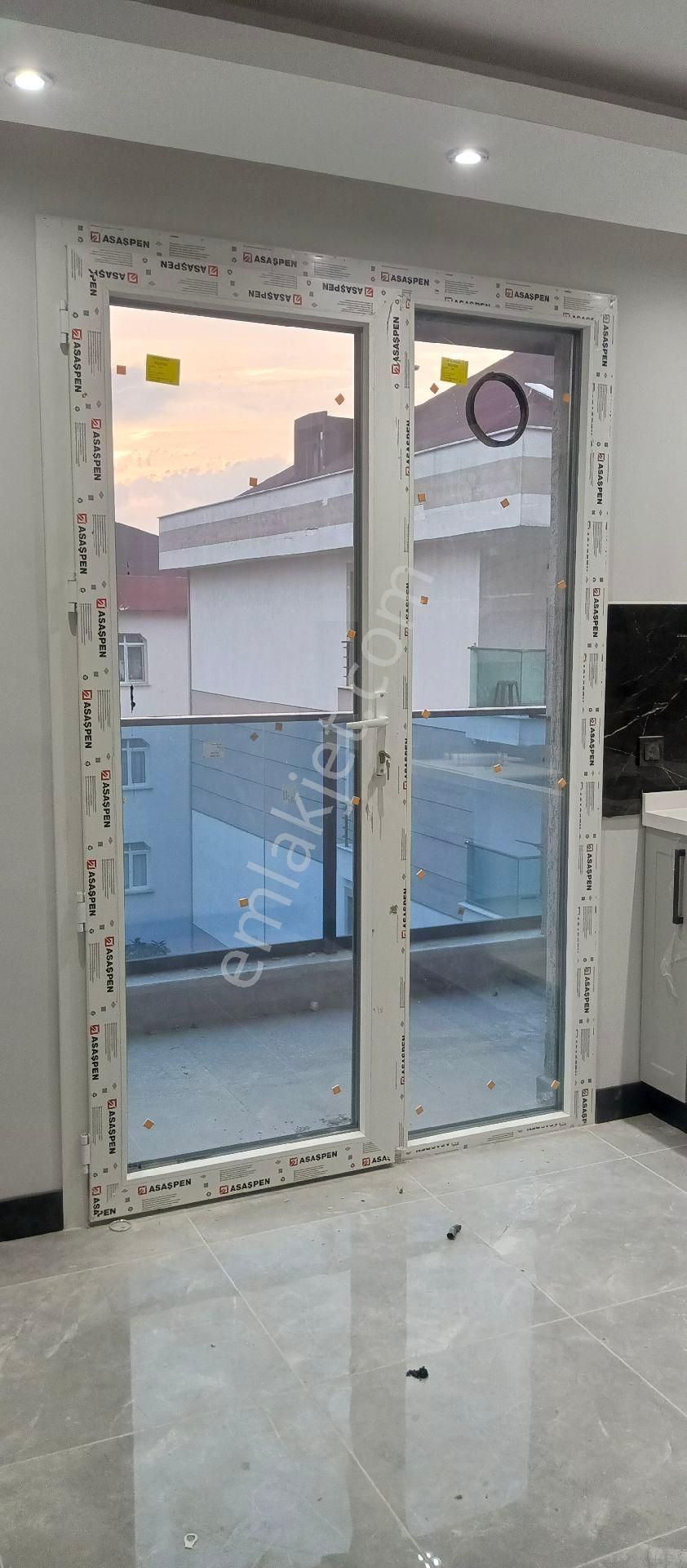 Beylikdüzü Gürpınar'da 2+1 Ara Kat İskanlı Sıfır Balkonlu Satılık Daire - Görsel 2