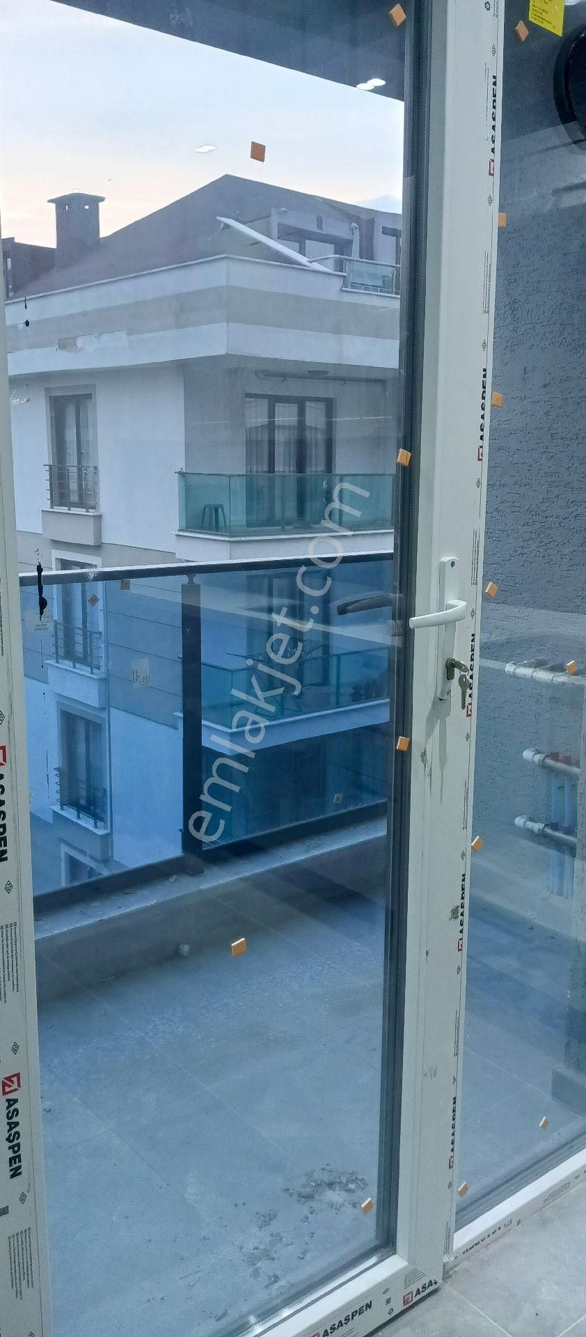 Beylikdüzü Gürpınar'da 2+1 Ara Kat İskanlı Sıfır Balkonlu Satılık Daire - Görsel 4