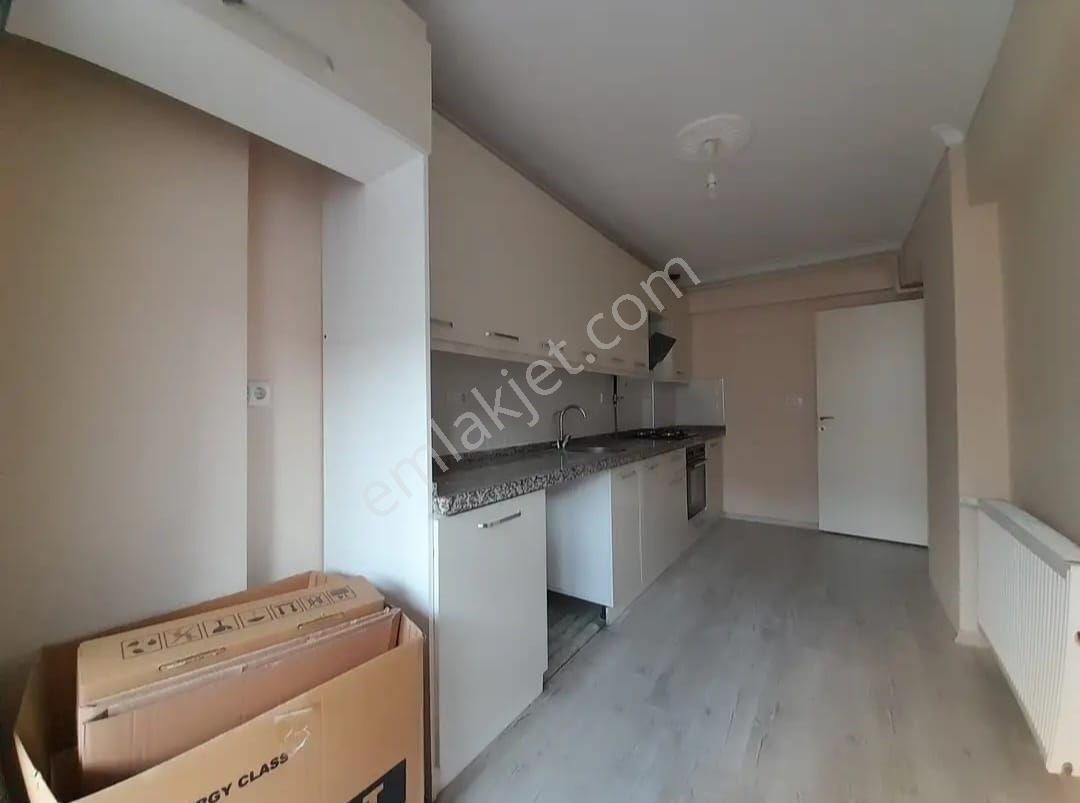 Bergama Fatih Mah Kapalı Mutfak Doğalgazlı Üçlü Ankastre Setli 2+1 Geniş Daire Kiralık - Görsel 2
