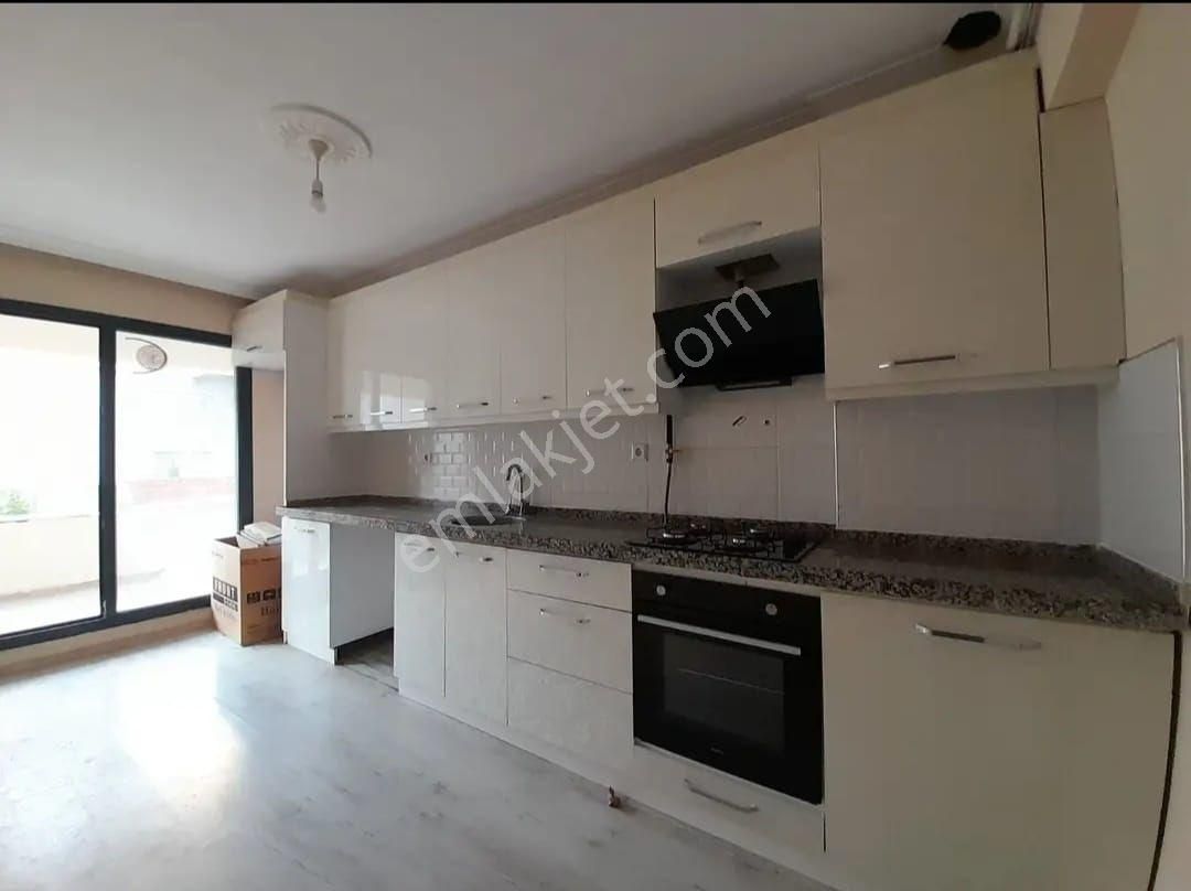 Bergama Fatih Mah Kapalı Mutfak Doğalgazlı Üçlü Ankastre Setli 2+1 Geniş Daire Kiralık