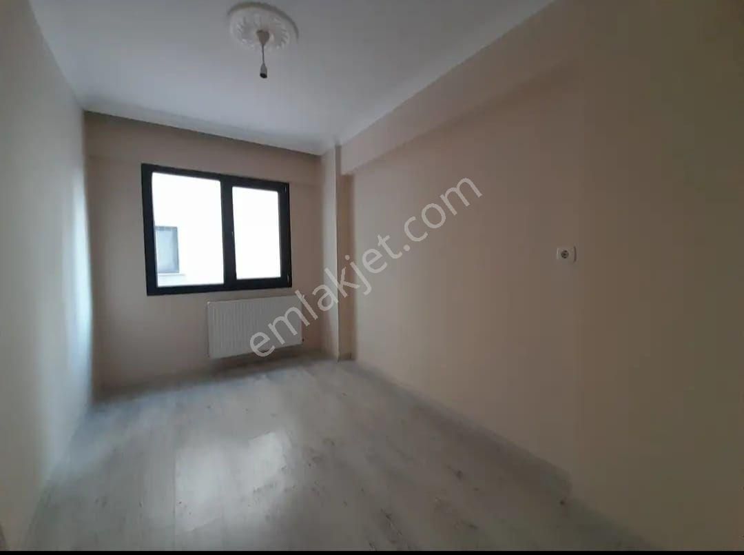 Bergama Fatih Mah Kapalı Mutfak Doğalgazlı Üçlü Ankastre Setli 2+1 Geniş Daire Kiralık - Görsel 4