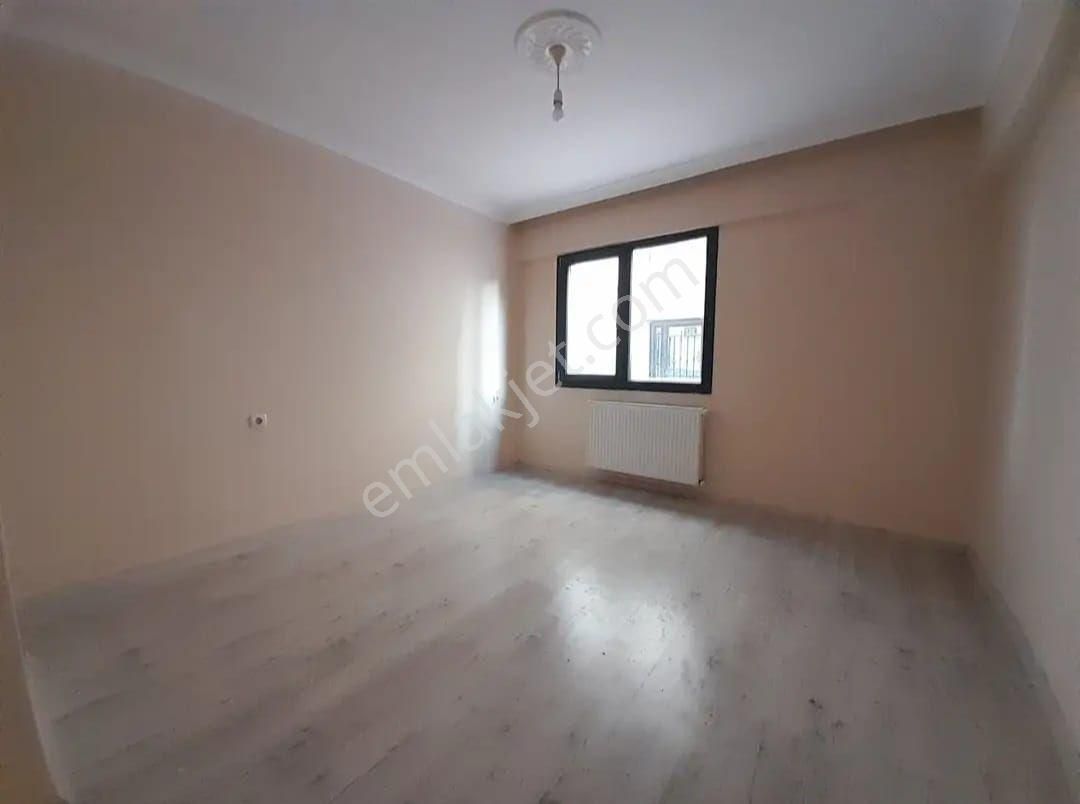 Bergama Fatih Mah Kapalı Mutfak Doğalgazlı Üçlü Ankastre Setli 2+1 Geniş Daire Kiralık - Görsel 6