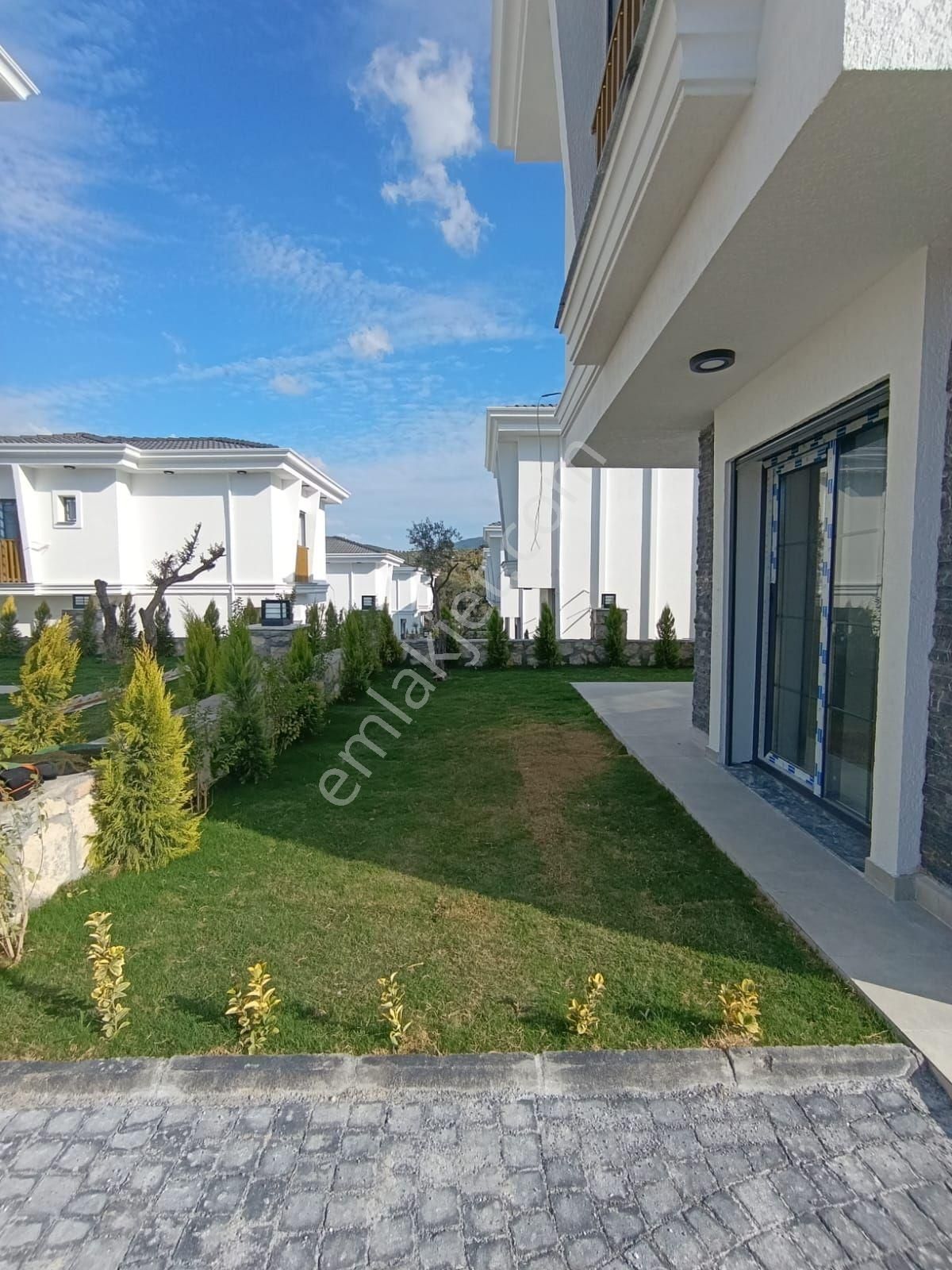 Kuşadası'nda Özel Havuzlu Sıfır Geniş Bahçeli Müstakil 4+1 Villa - Görsel 13