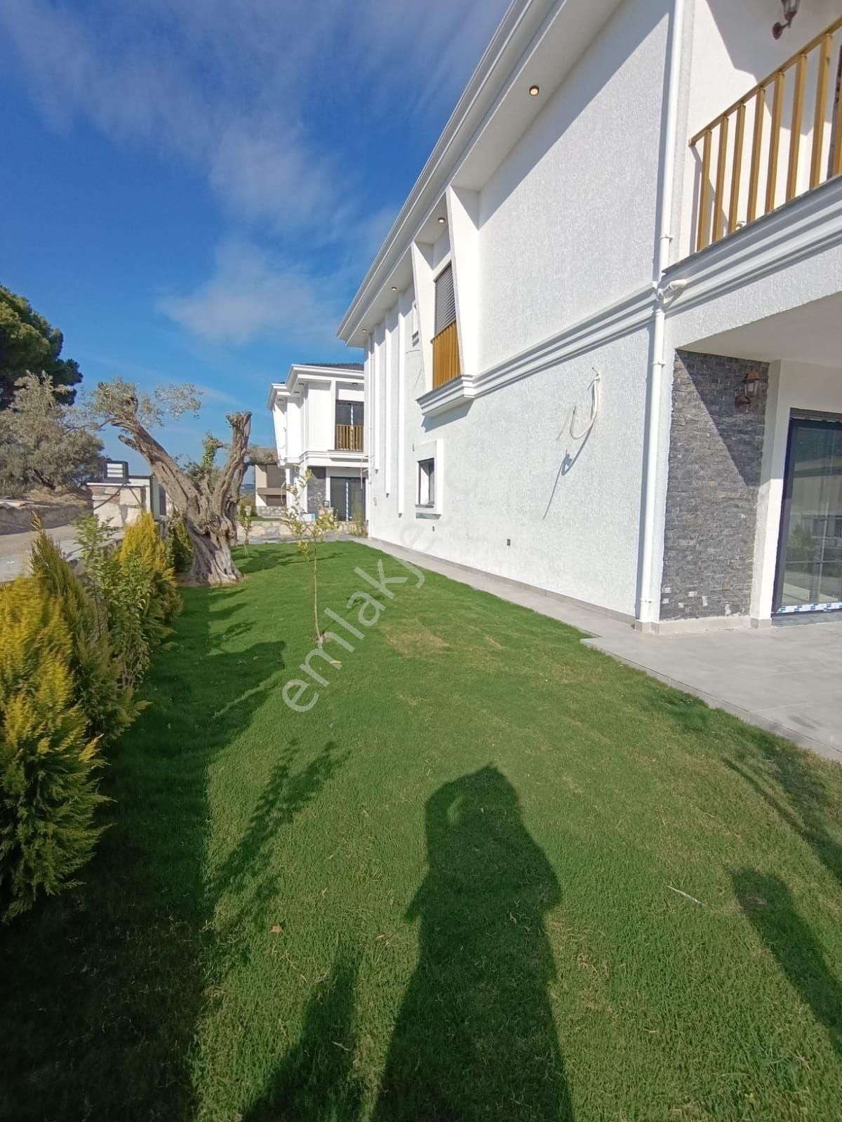 Kuşadası'nda Özel Havuzlu Sıfır Geniş Bahçeli Müstakil 4+1 Villa - Görsel 15