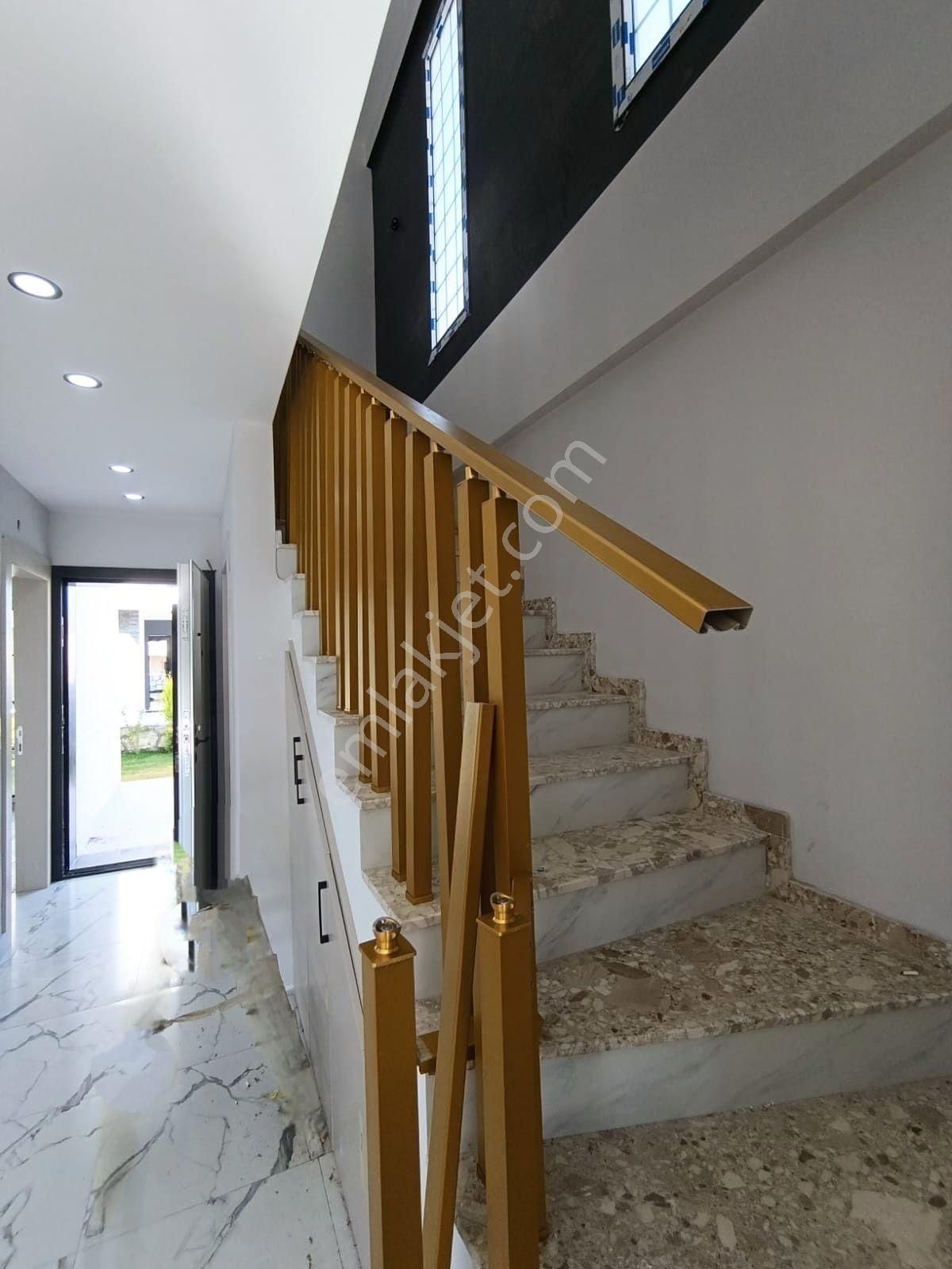 Kuşadası'nda Özel Havuzlu Sıfır Geniş Bahçeli Müstakil 4+1 Villa - Görsel 21