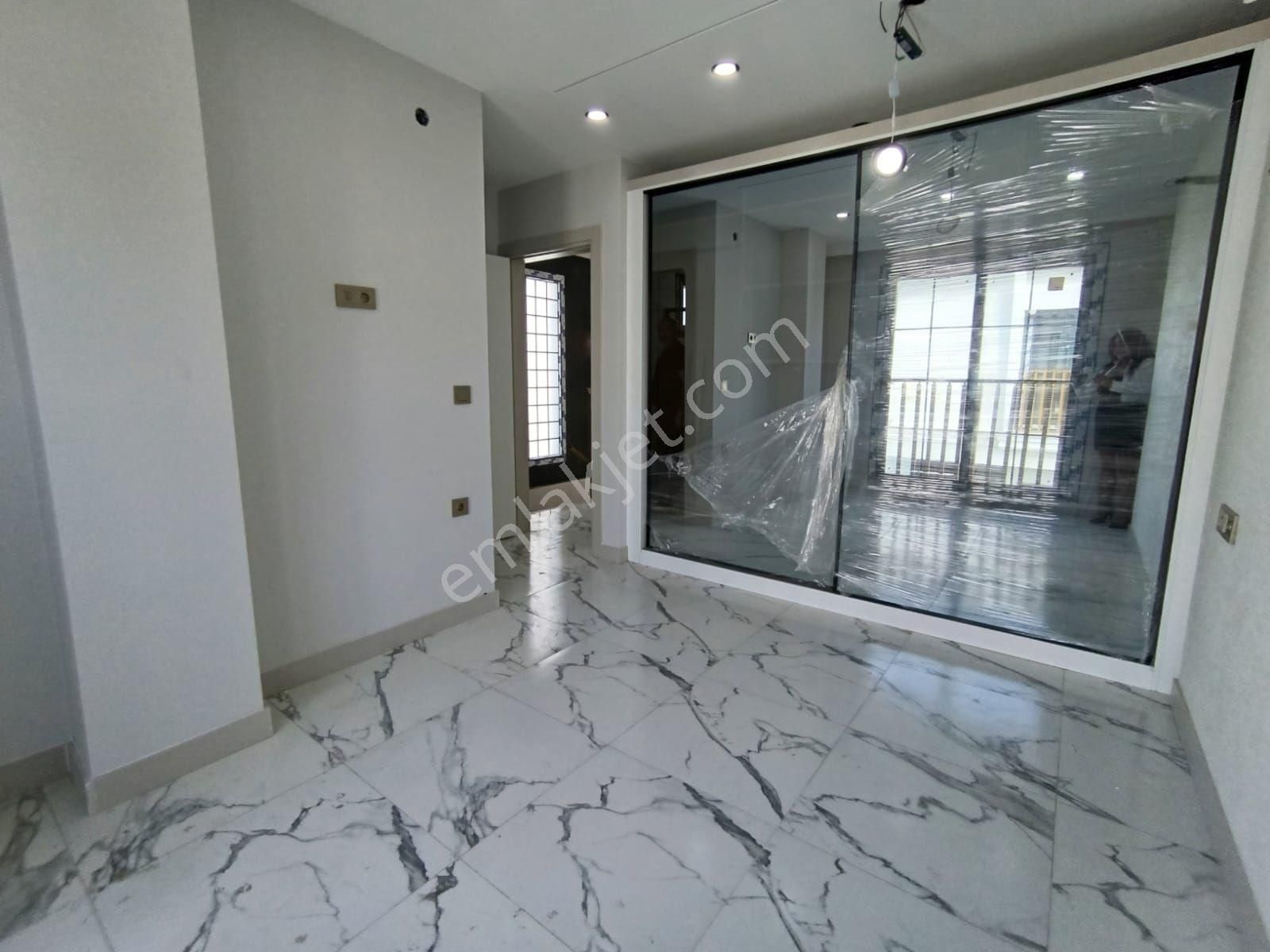 Kuşadası'nda Özel Havuzlu Sıfır Geniş Bahçeli Müstakil 4+1 Villa - Görsel 24