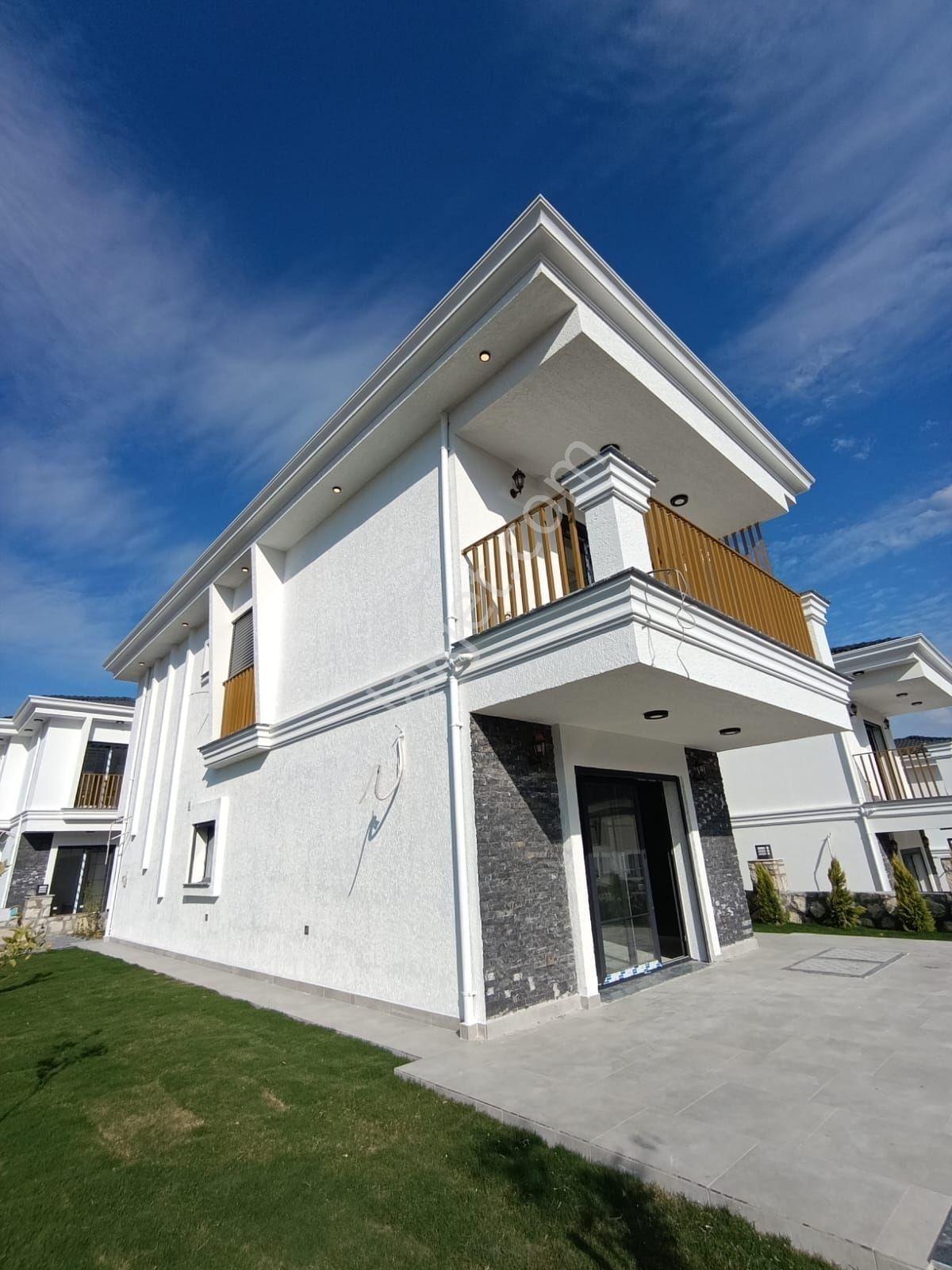 Kuşadası'nda Özel Havuzlu Sıfır Geniş Bahçeli Müstakil 4+1 Villa - Görsel 32