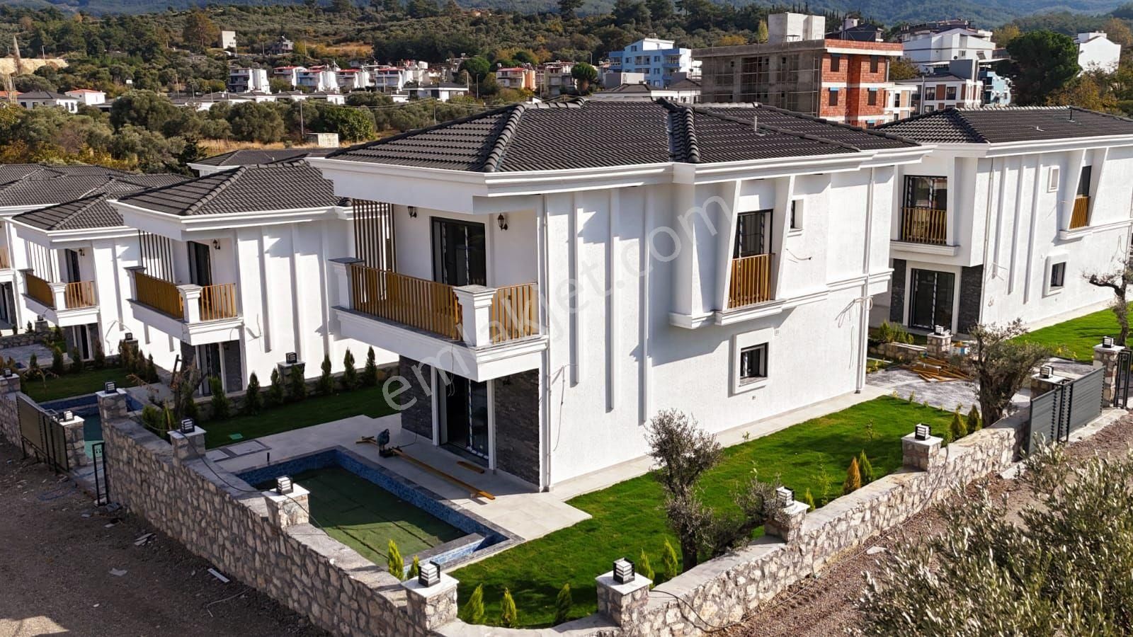 Kuşadası'nda Özel Havuzlu Sıfır Geniş Bahçeli Müstakil 4+1 Villa - Görsel 6