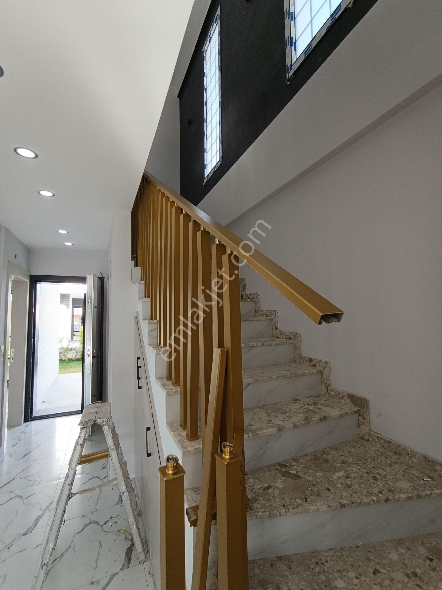 Kuşadası Davutlar'da Sıfır Özel Havuzlu Villa - Görsel 25