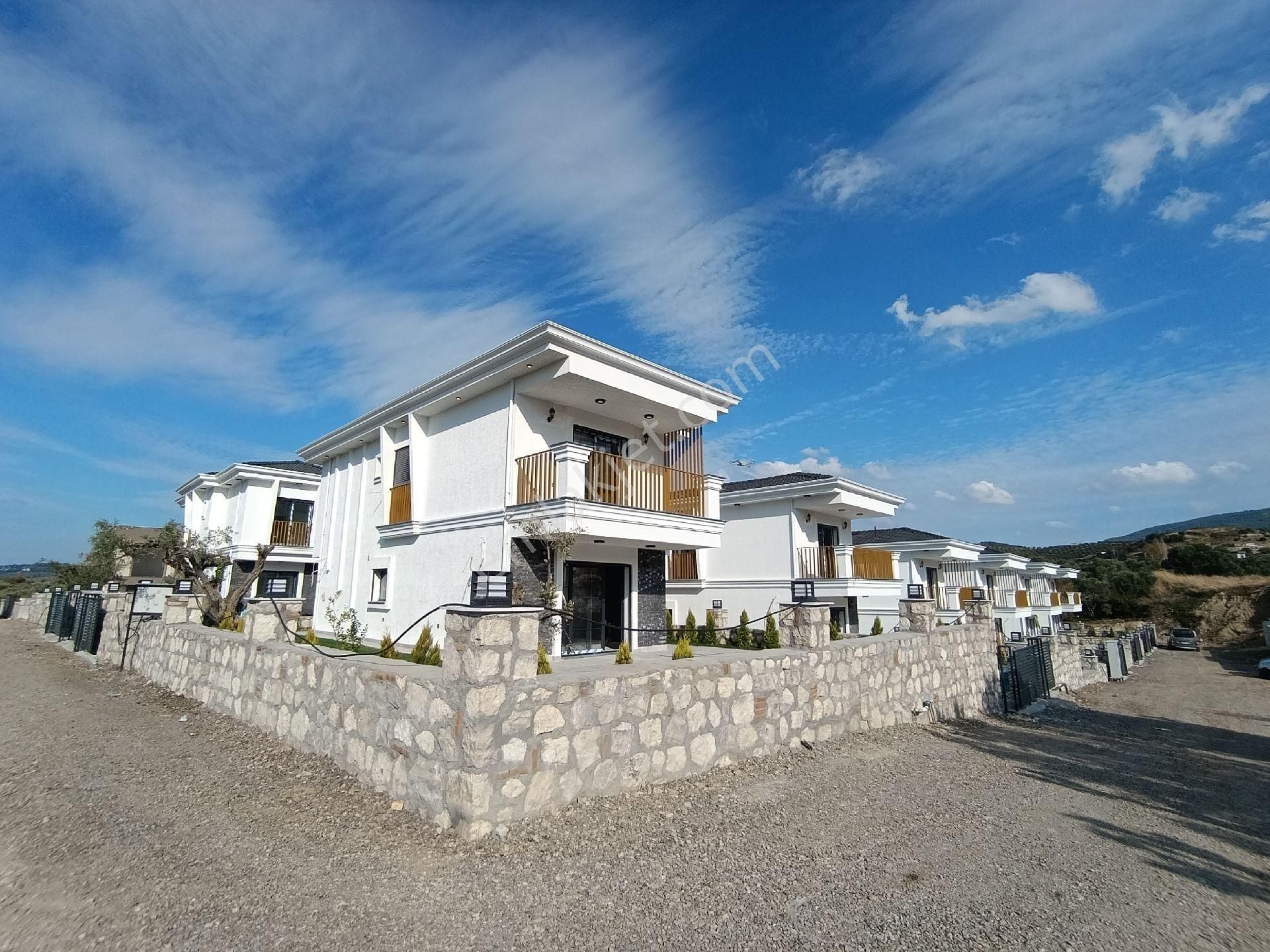 Kuşadası Davutlar'da Sıfır Özel Havuzlu Villa - Görsel 4